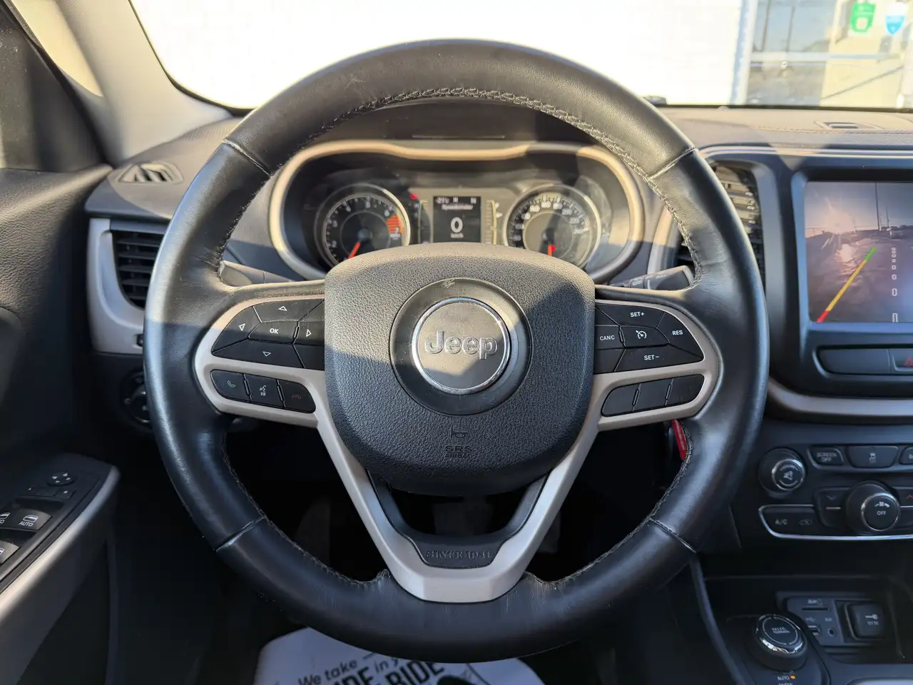 Jeep Cherokee снимка Jeep Cherokee