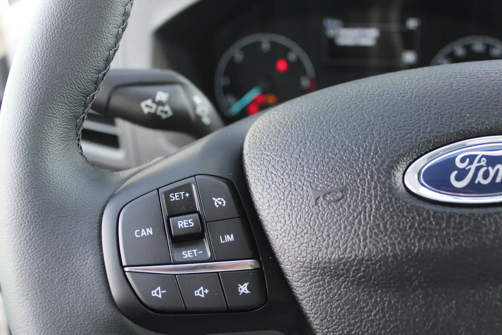 Ford Transit 350 LIMITED 170 PK AUTOMAAT L3H3 NAVIGATIE | VOORR Zwart - 2