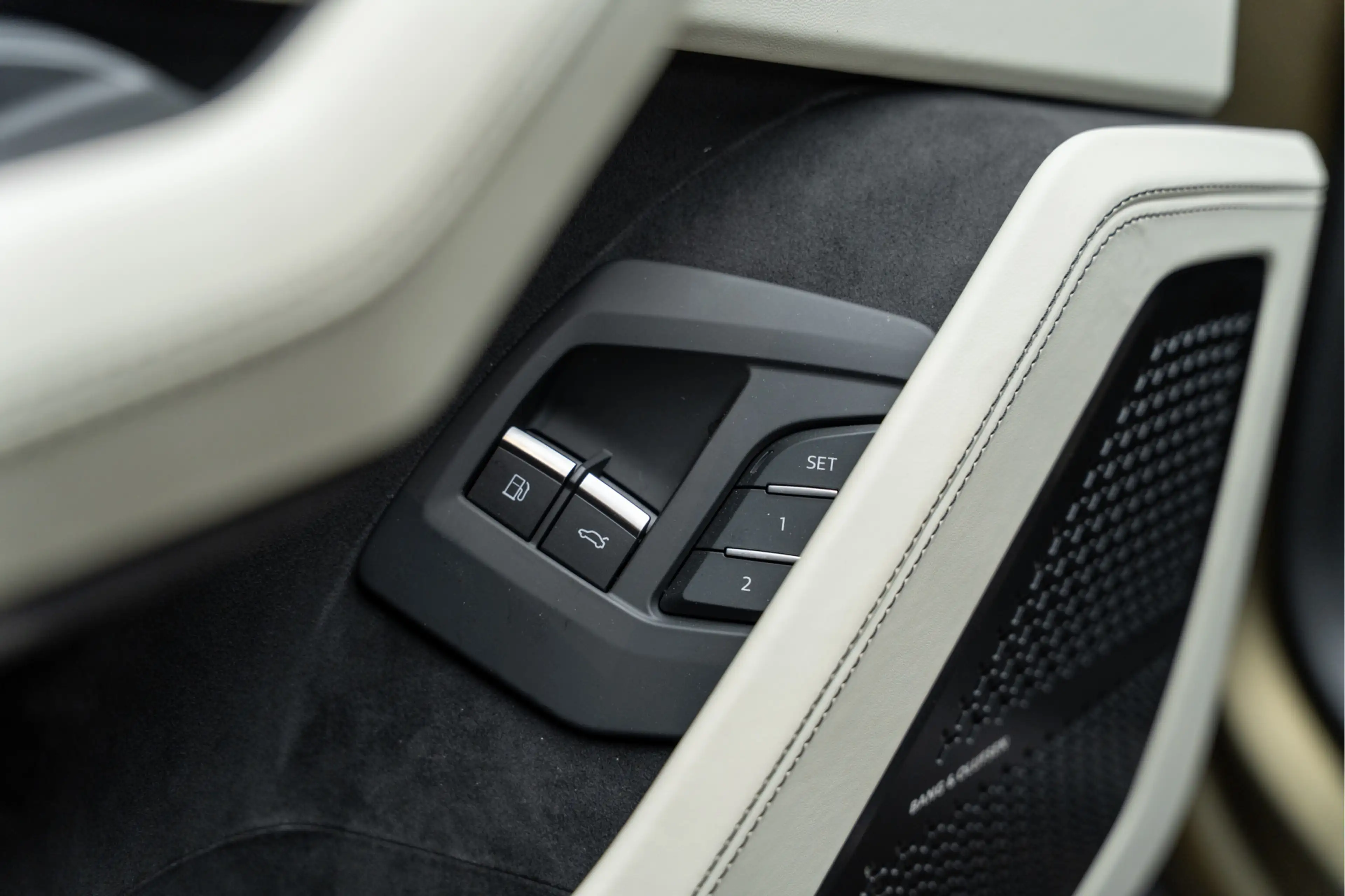 Lamborghini Urus SE Akrapovic Full PPF Carbon B&O 4.0 V8 Hybrid SE — photo 32