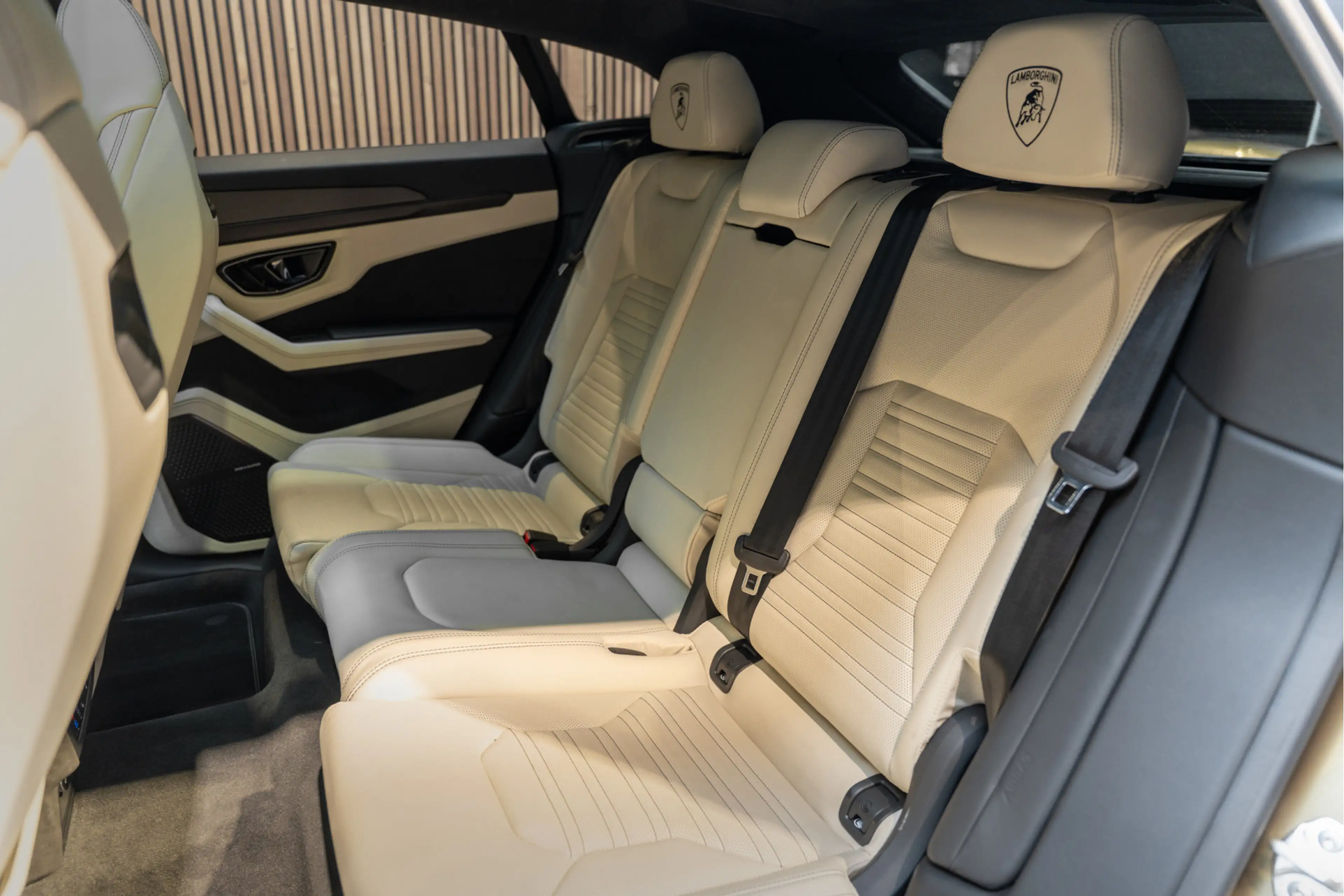 Lamborghini Urus SE Akrapovic Full PPF Carbon B&O 4.0 V8 Hybrid SE — photo 10