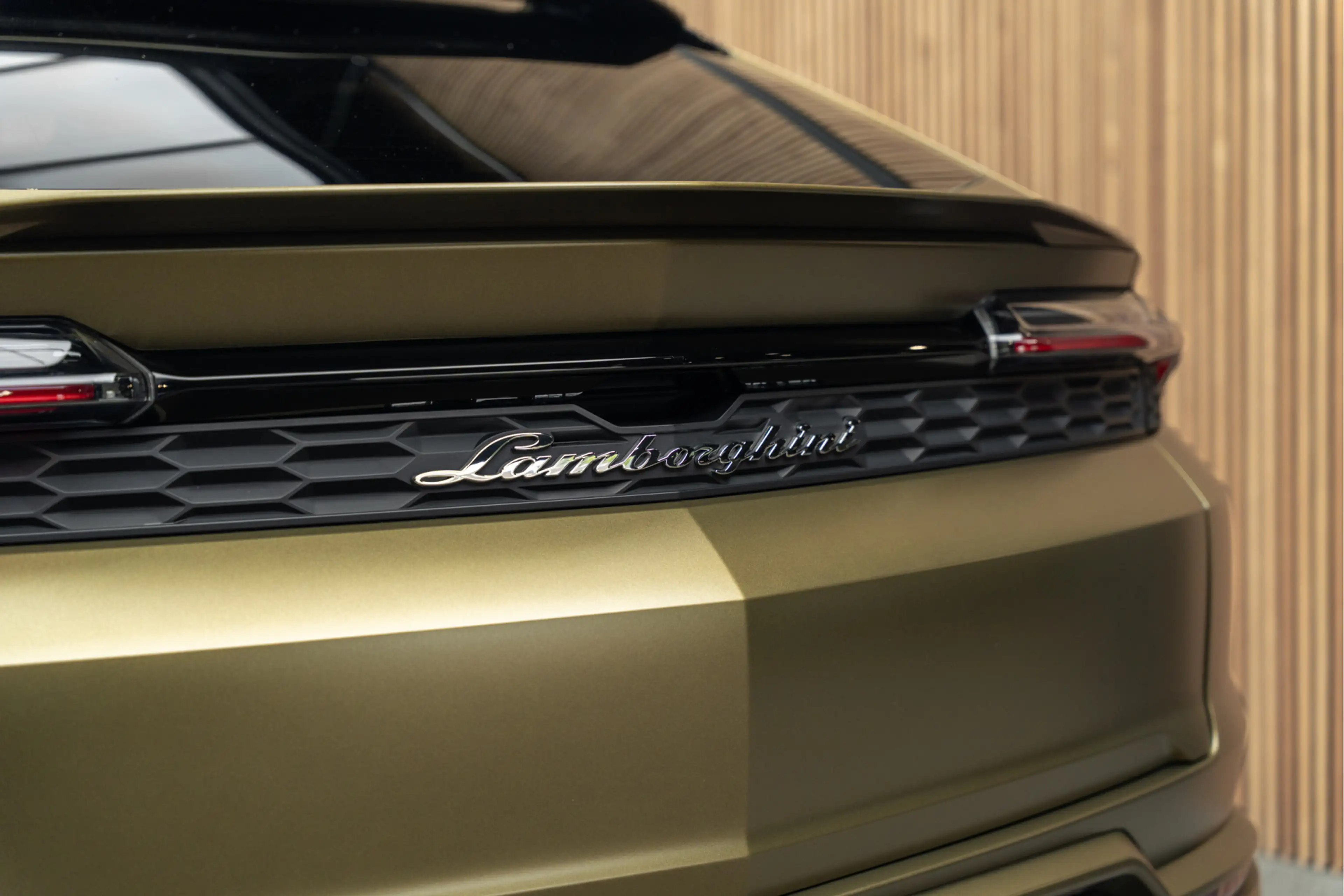 Lamborghini Urus SE Akrapovic Full PPF Carbon B&O 4.0 V8 Hybrid SE — photo 20