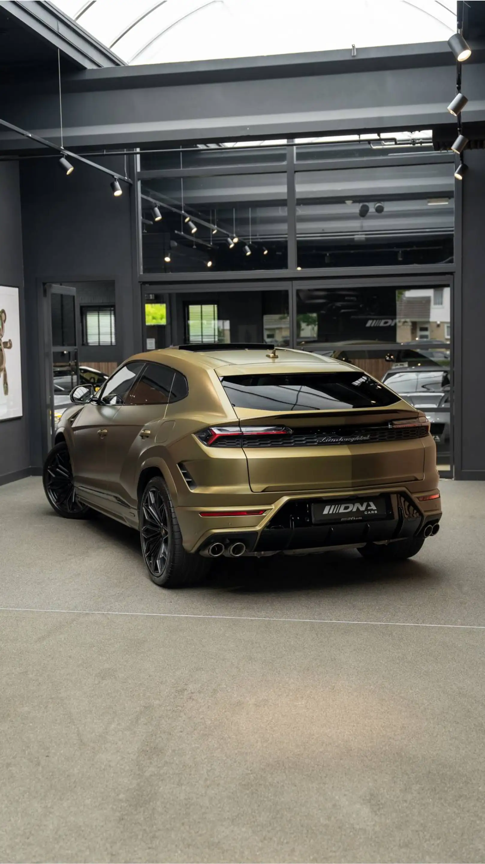 Lamborghini Urus SE Akrapovic Full PPF Carbon B&O 4.0 V8 Hybrid SE — photo 28