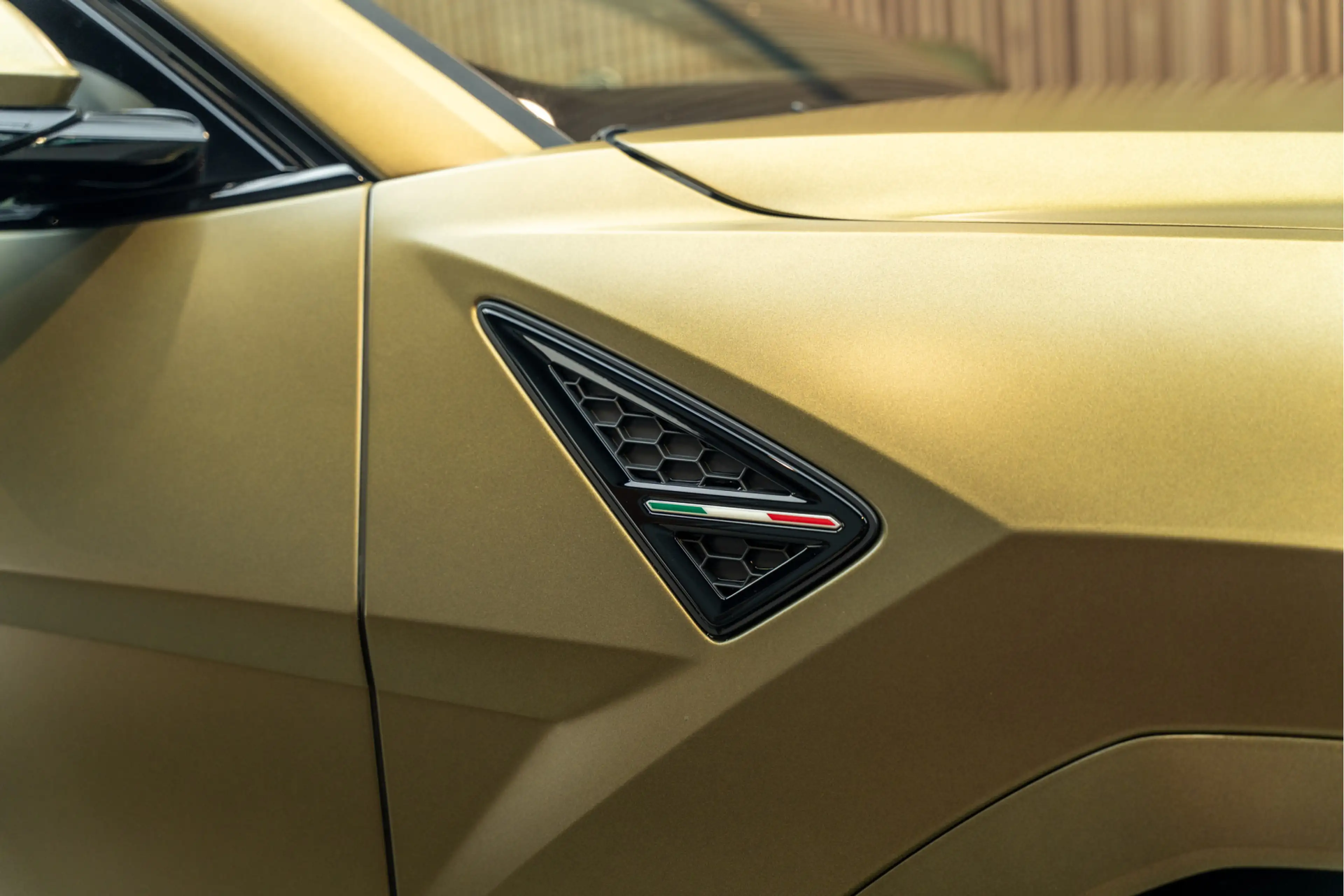 Lamborghini Urus SE Akrapovic Full PPF Carbon B&O 4.0 V8 Hybrid SE — photo 15