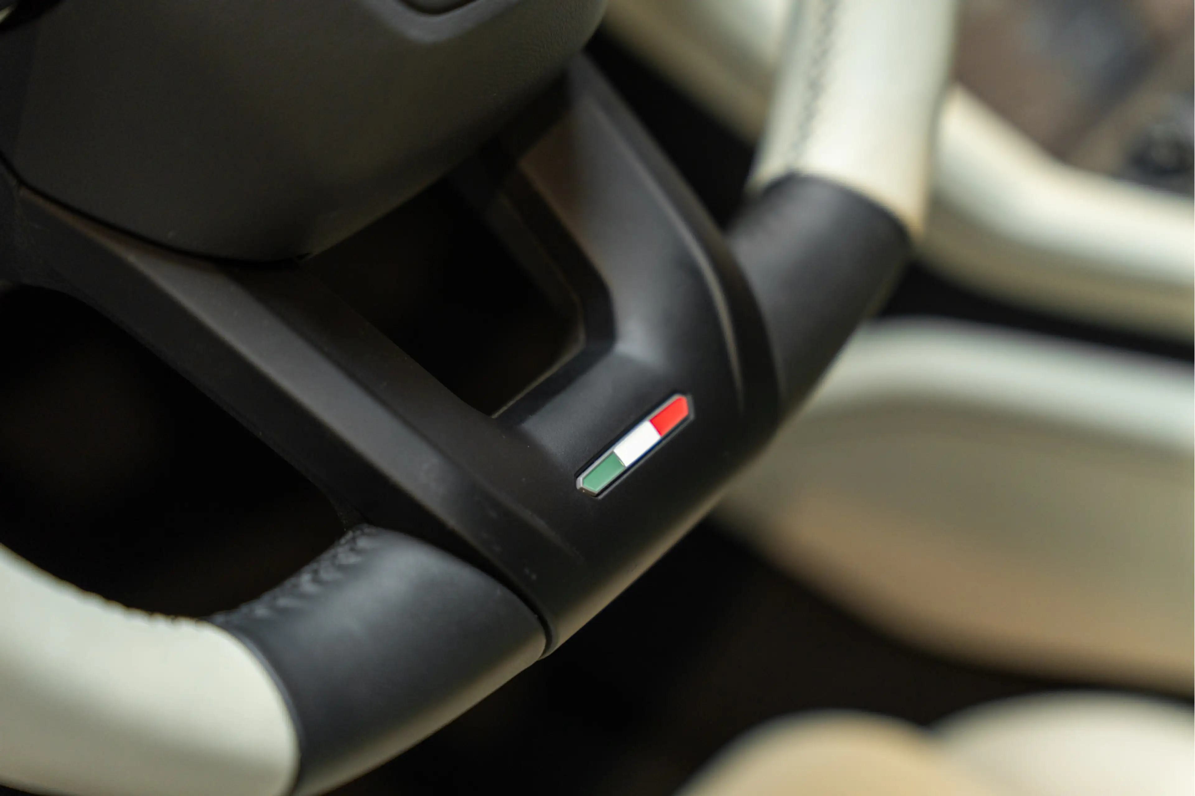 Lamborghini Urus SE Akrapovic Full PPF Carbon B&O 4.0 V8 Hybrid SE — photo 36