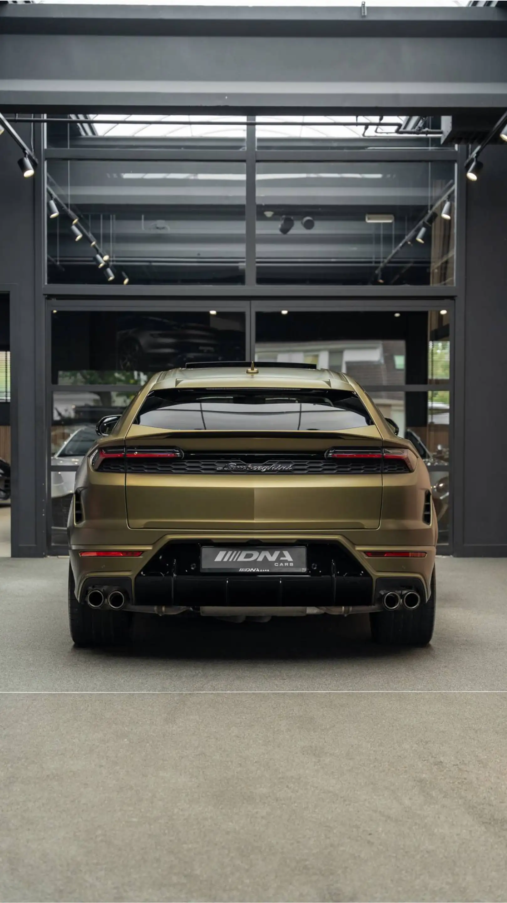 Lamborghini Urus SE Akrapovic Full PPF Carbon B&O 4.0 V8 Hybrid SE — photo 27
