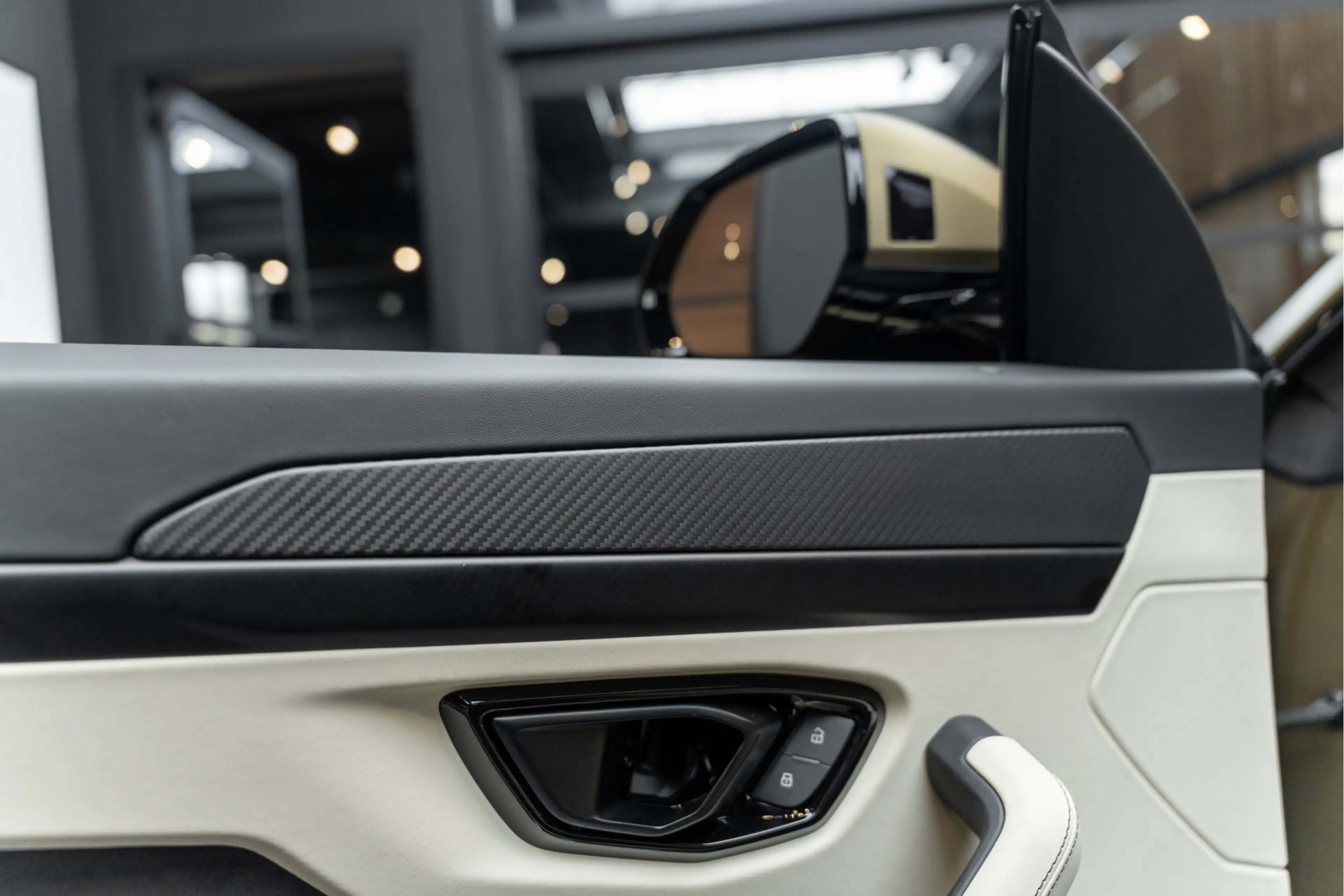 Lamborghini Urus SE Akrapovic Full PPF Carbon B&O 4.0 V8 Hybrid SE — photo 31