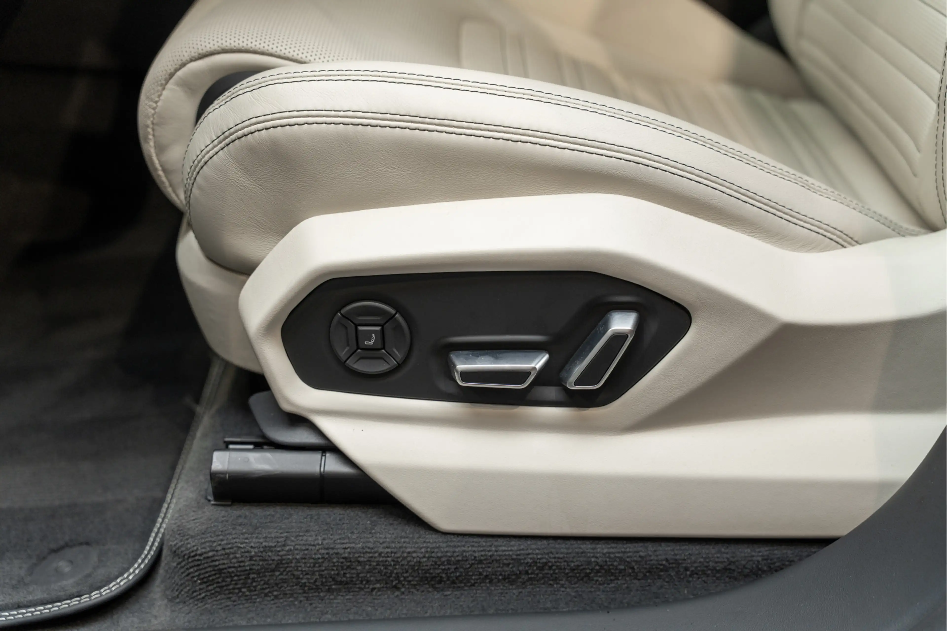 Lamborghini Urus SE Akrapovic Full PPF Carbon B&O 4.0 V8 Hybrid SE — photo 35
