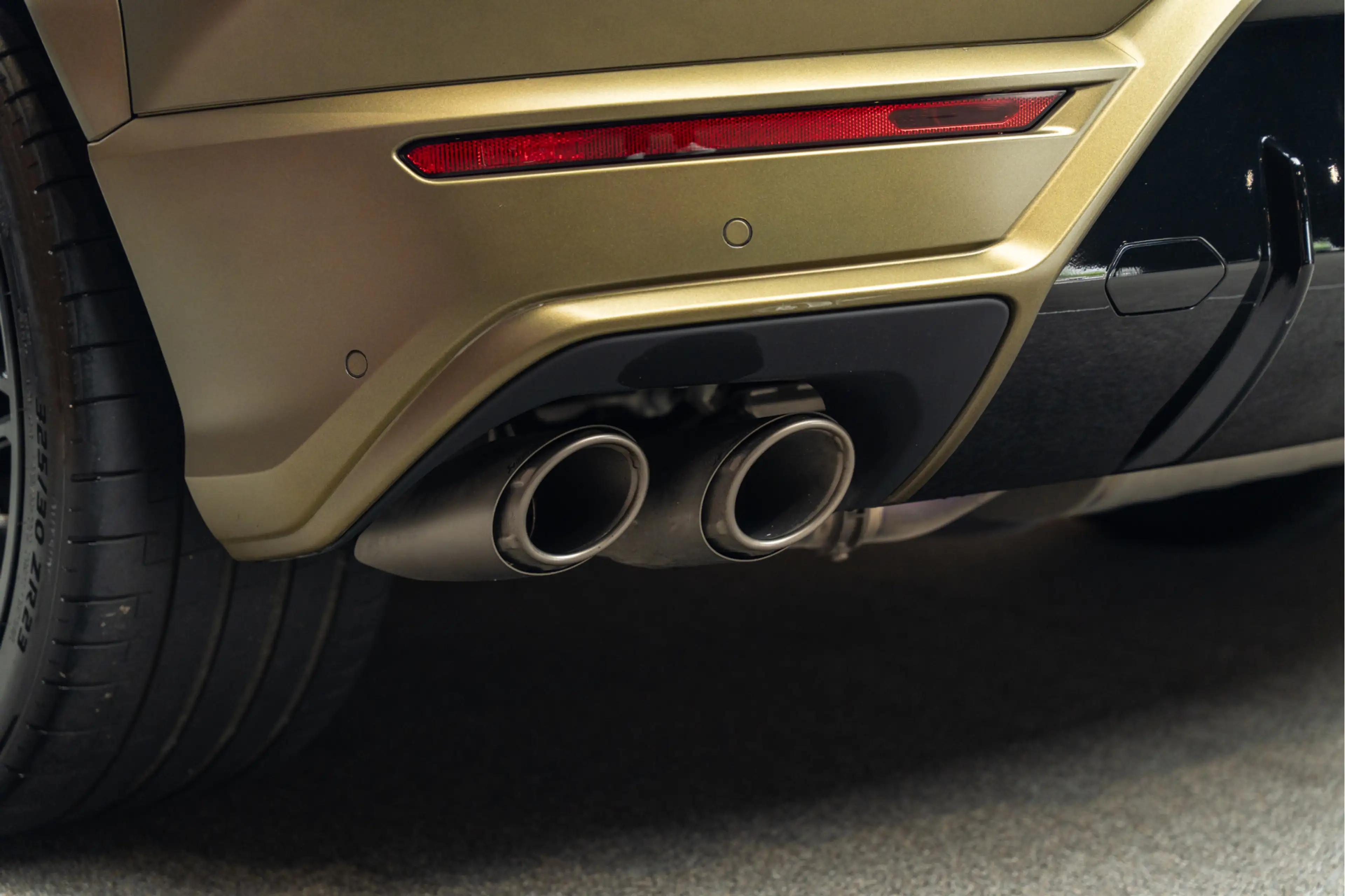 Lamborghini Urus SE Akrapovic Full PPF Carbon B&O 4.0 V8 Hybrid SE — photo 21