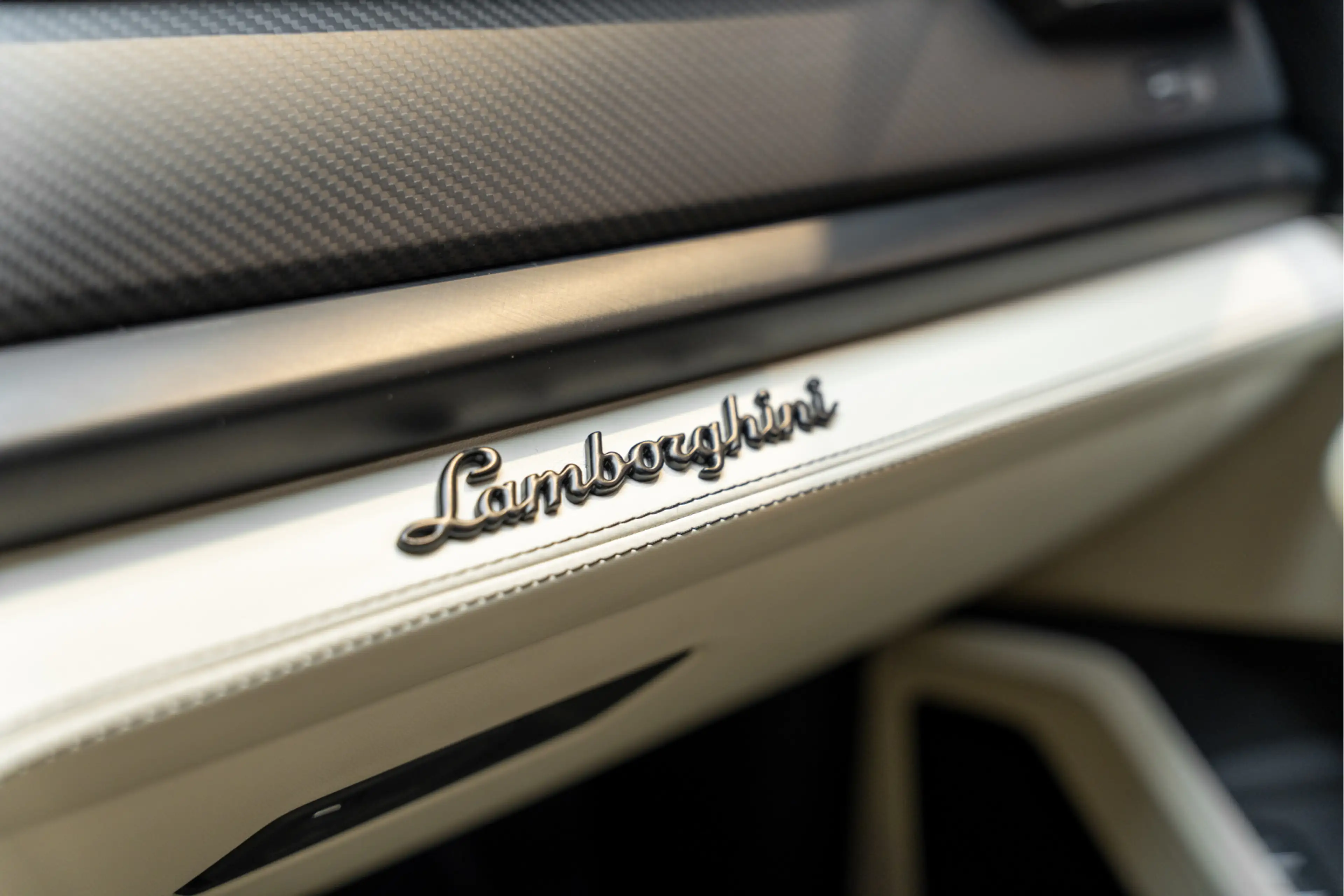 Lamborghini Urus SE Akrapovic Full PPF Carbon B&O 4.0 V8 Hybrid SE — photo 41