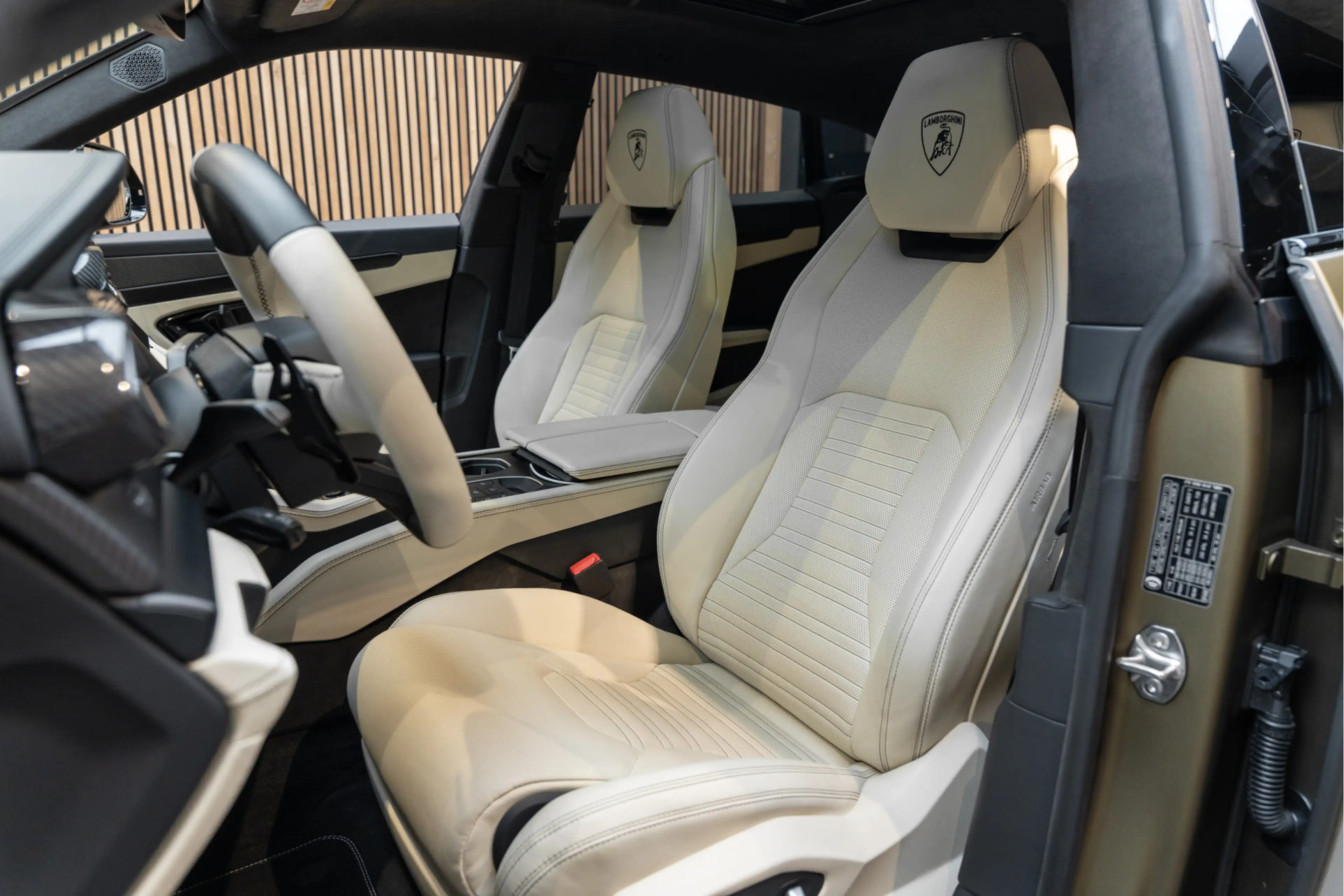 Lamborghini Urus SE Akrapovic Full PPF Carbon B&O 4.0 V8 Hybrid SE — photo 9