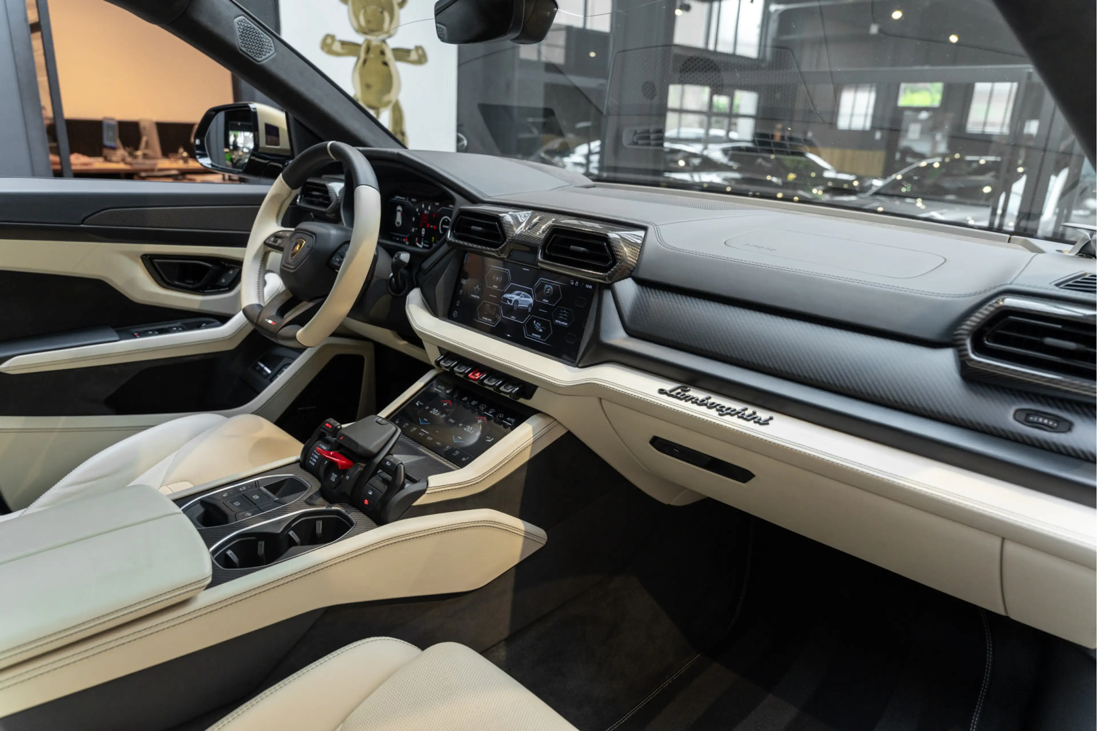 Lamborghini Urus SE Akrapovic Full PPF Carbon B&O 4.0 V8 Hybrid SE — photo 8