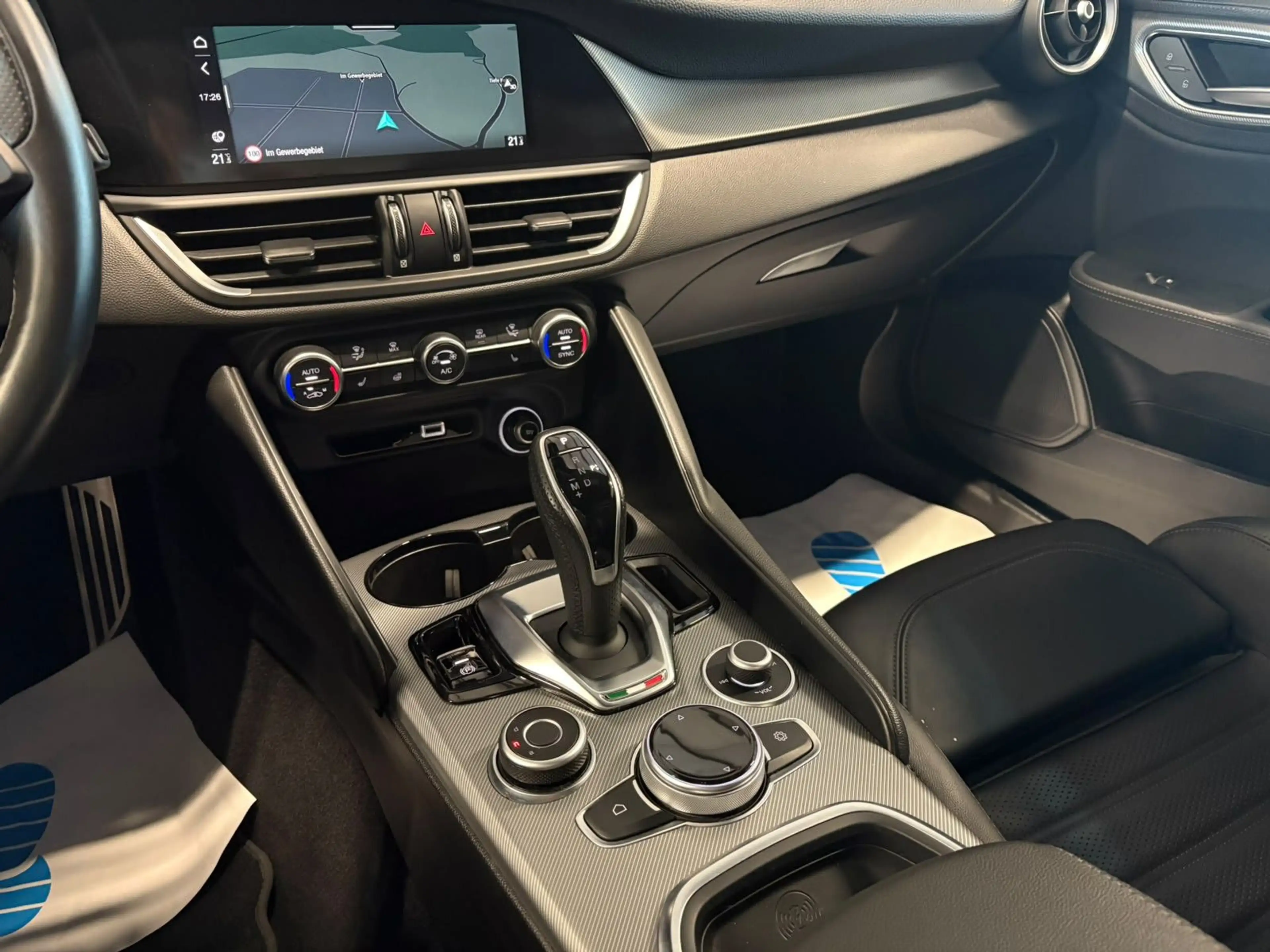 Alfa Romeo Giulia Veloce Q4 MATRIX+ACC+KAM+LEDER+SHZ+TOT.W+ — photo 14