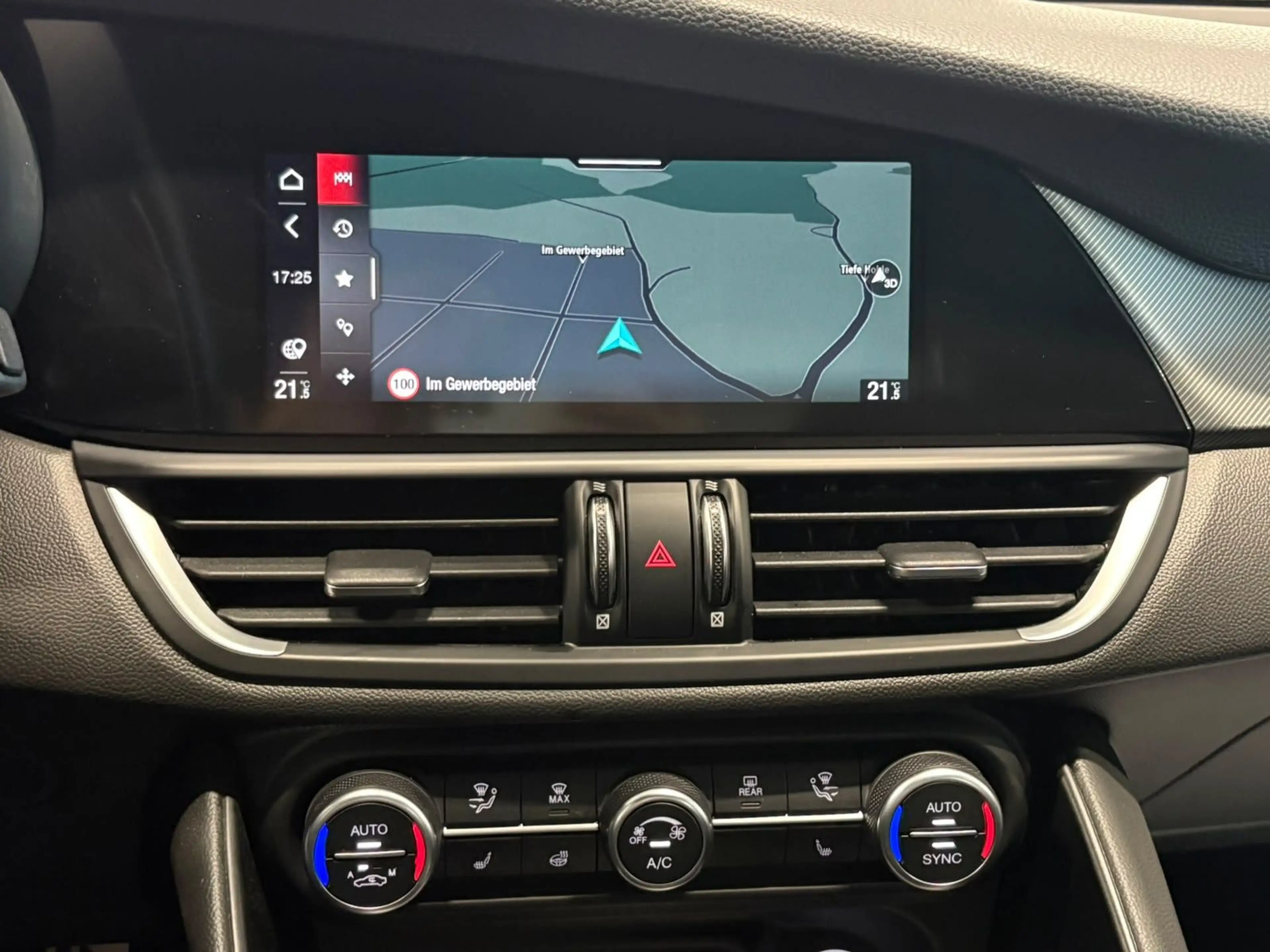 Alfa Romeo Giulia Veloce Q4 MATRIX+ACC+KAM+LEDER+SHZ+TOT.W+ — photo 12