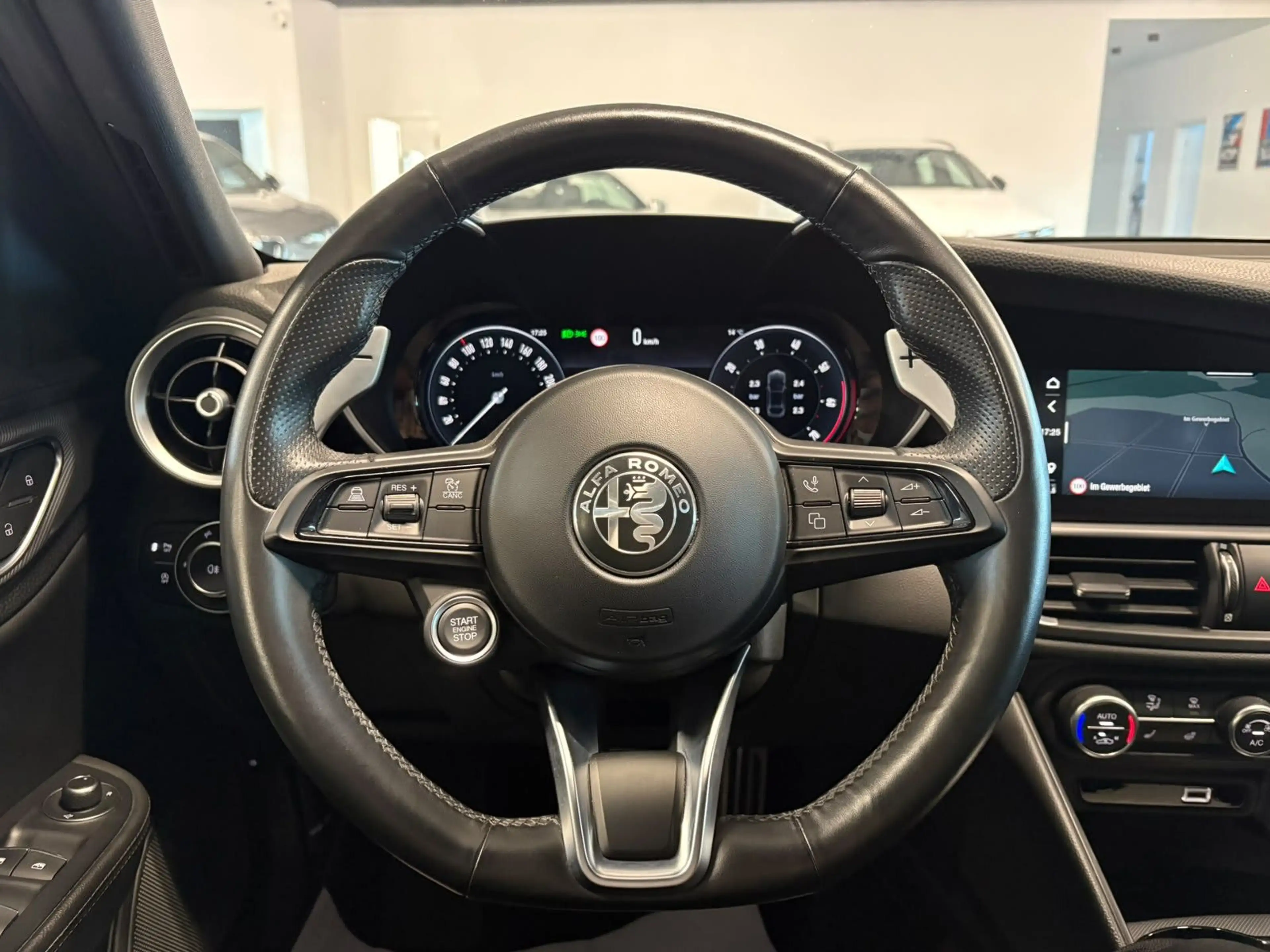 Alfa Romeo Giulia Veloce Q4 MATRIX+ACC+KAM+LEDER+SHZ+TOT.W+ — photo 11
