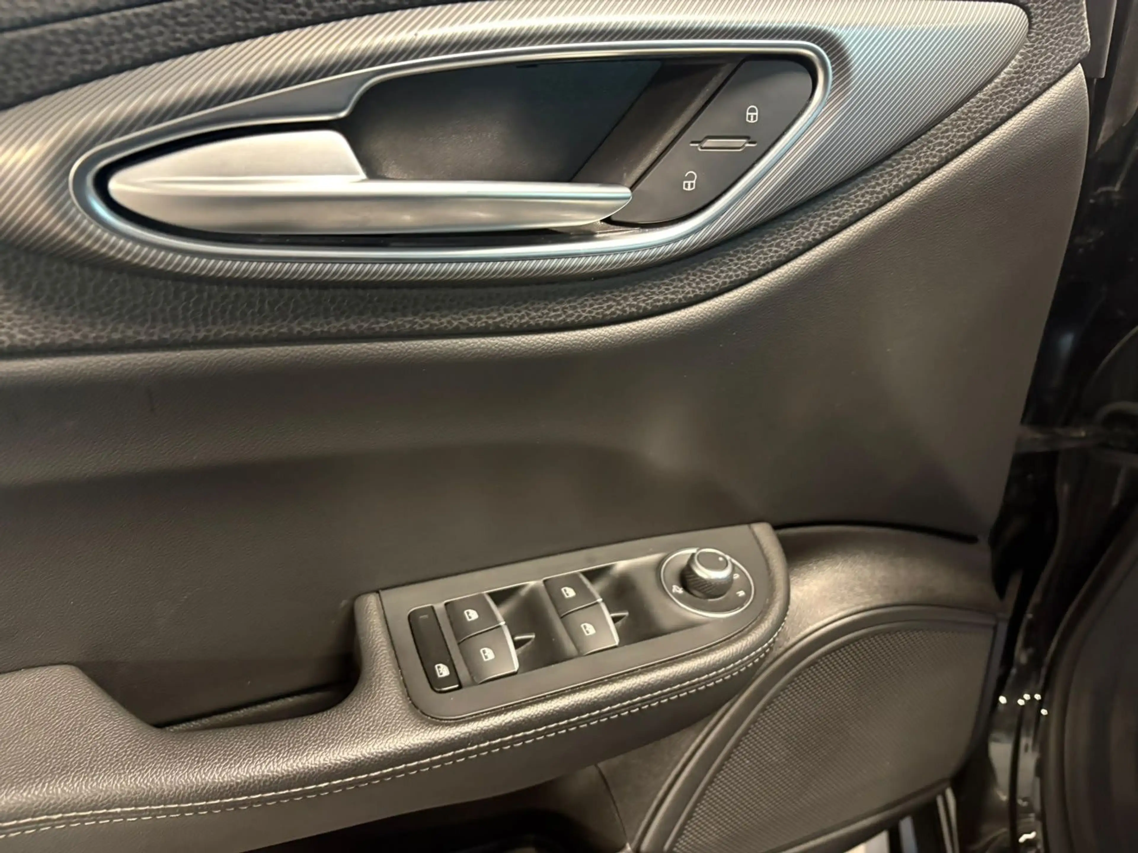 Alfa Romeo Giulia Veloce Q4 MATRIX+ACC+KAM+LEDER+SHZ+TOT.W+ — photo 7