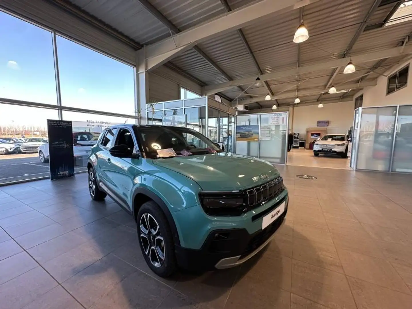 Jeep Avenger 1.2 Turbo T3 100ch MHEV Summit BVR6 eHybrid 100 ch - 1