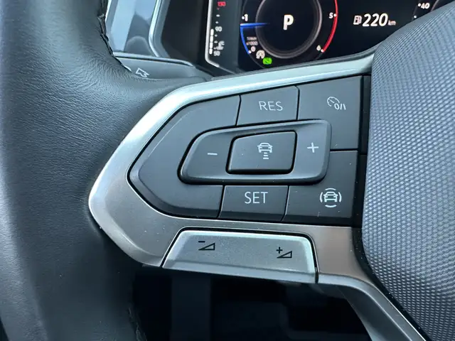 Volkswagen Tiguan Allspace view 9