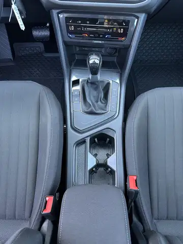 Volkswagen Tiguan Allspace view 17
