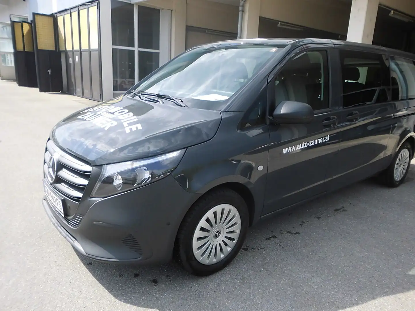Mercedes-Benz Vito Tourer 116 CDI Extralang PRO Aut. Grau - 1