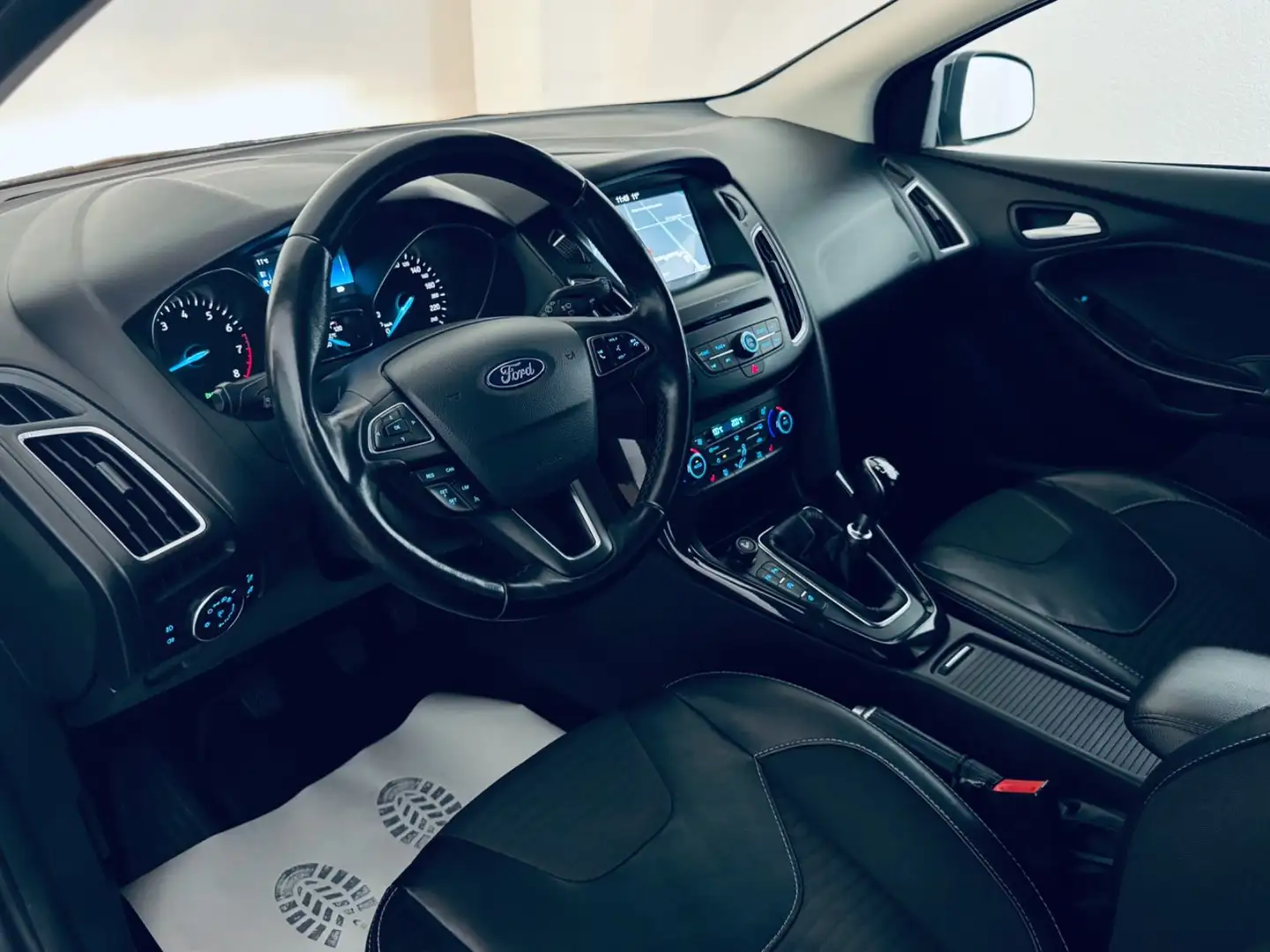 Ford Focus Turnier Titanium * NAVI * R-KAMERA * Gris - 2