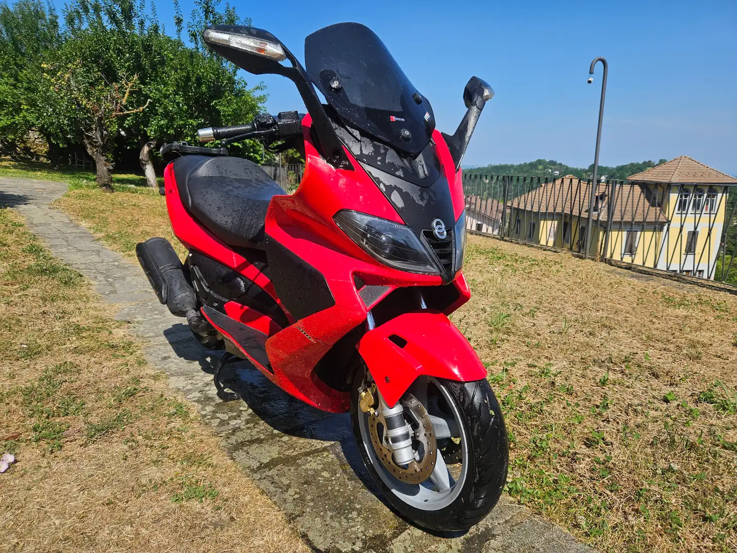 Gilera Nexus 500 Scooter Rojo - 1
