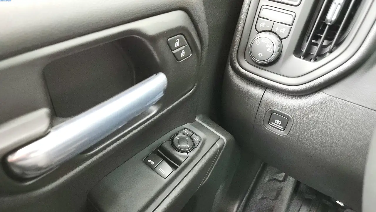 Chevrolet Silverado 1500 снимка Chevrolet Silverado 1500