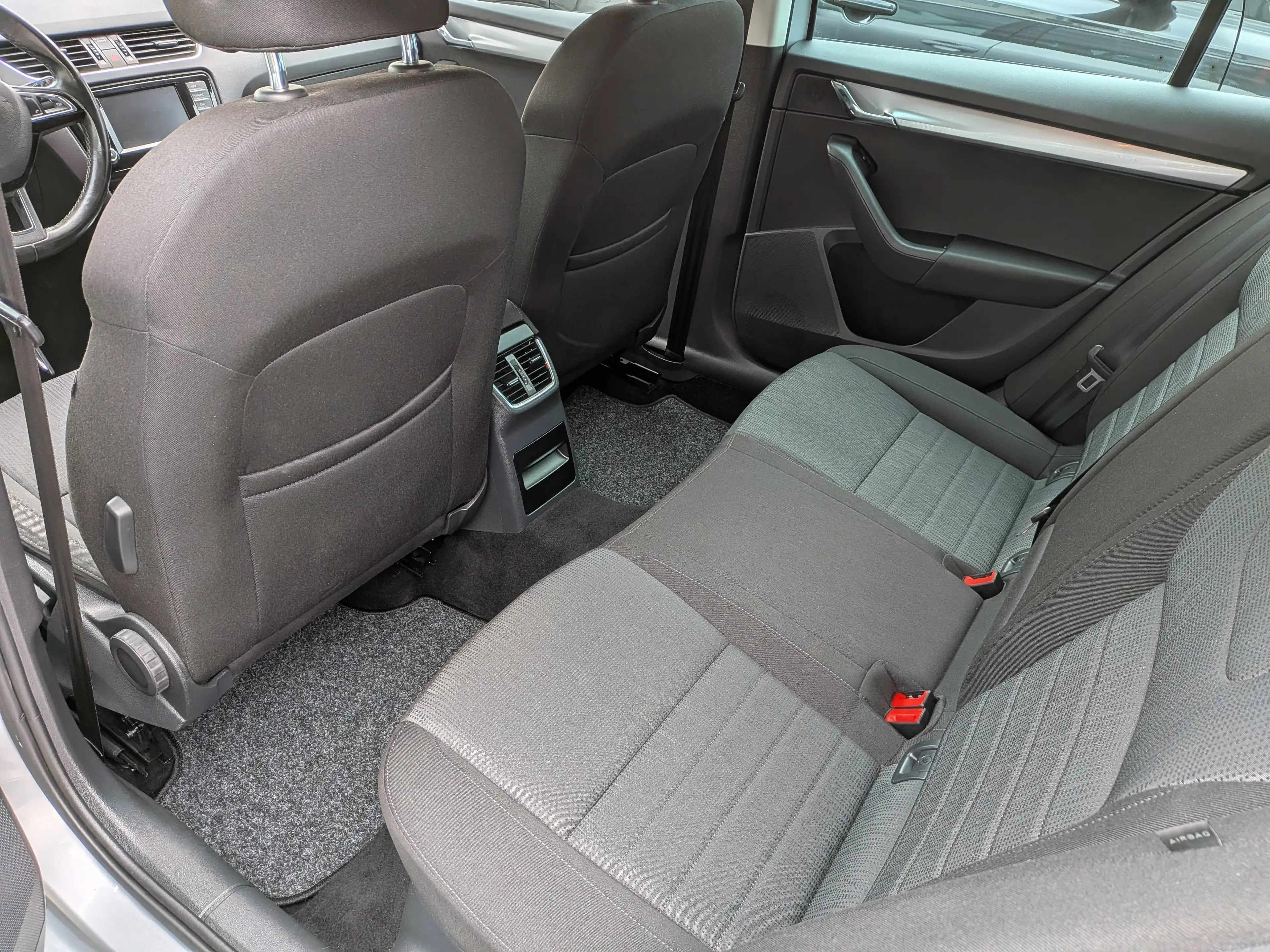 Skoda Octavia Style / abn. AHK / Navi / Lückenlos Scheckheft — photo 5