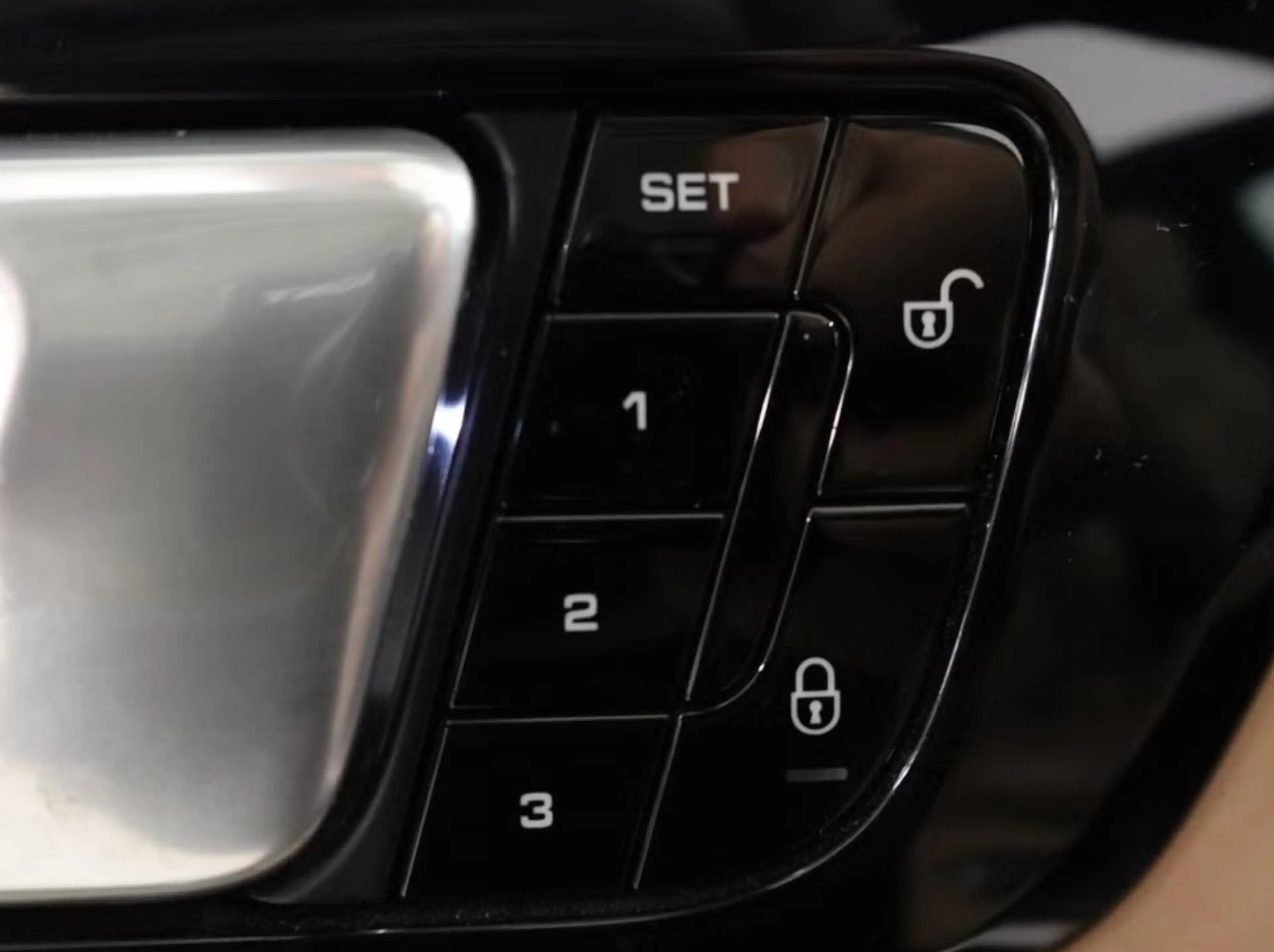 Porsche Cayenne E-Hybrid — photo 11