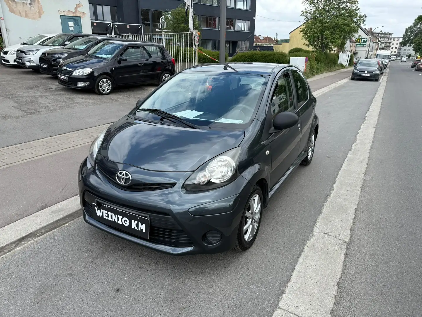 Toyota Aygo 1.0i Color Edition**12M GARANTIE**CARNET COMPLET** Gris - 1