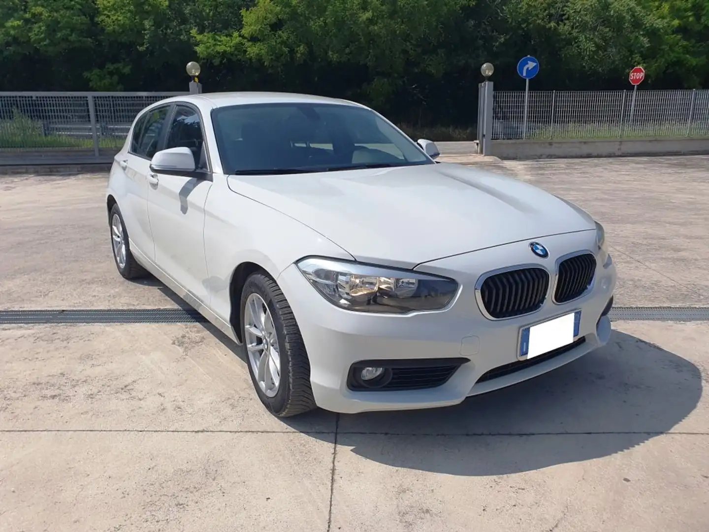 BMW 118 Serie 1 F/20-21 2019 118d Advantage 5p auto Bianco - 1