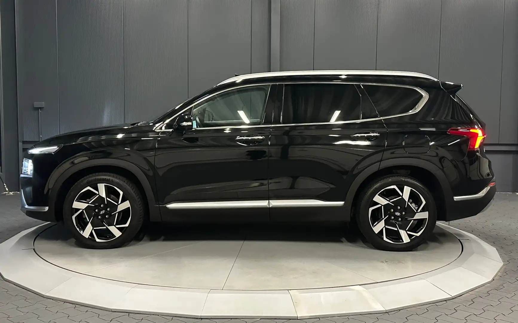 Hyundai SANTA FE Prime 4WD *20Zoll*PANORAMA*AHK*HeadUp*Assist-Paket Černá - 2