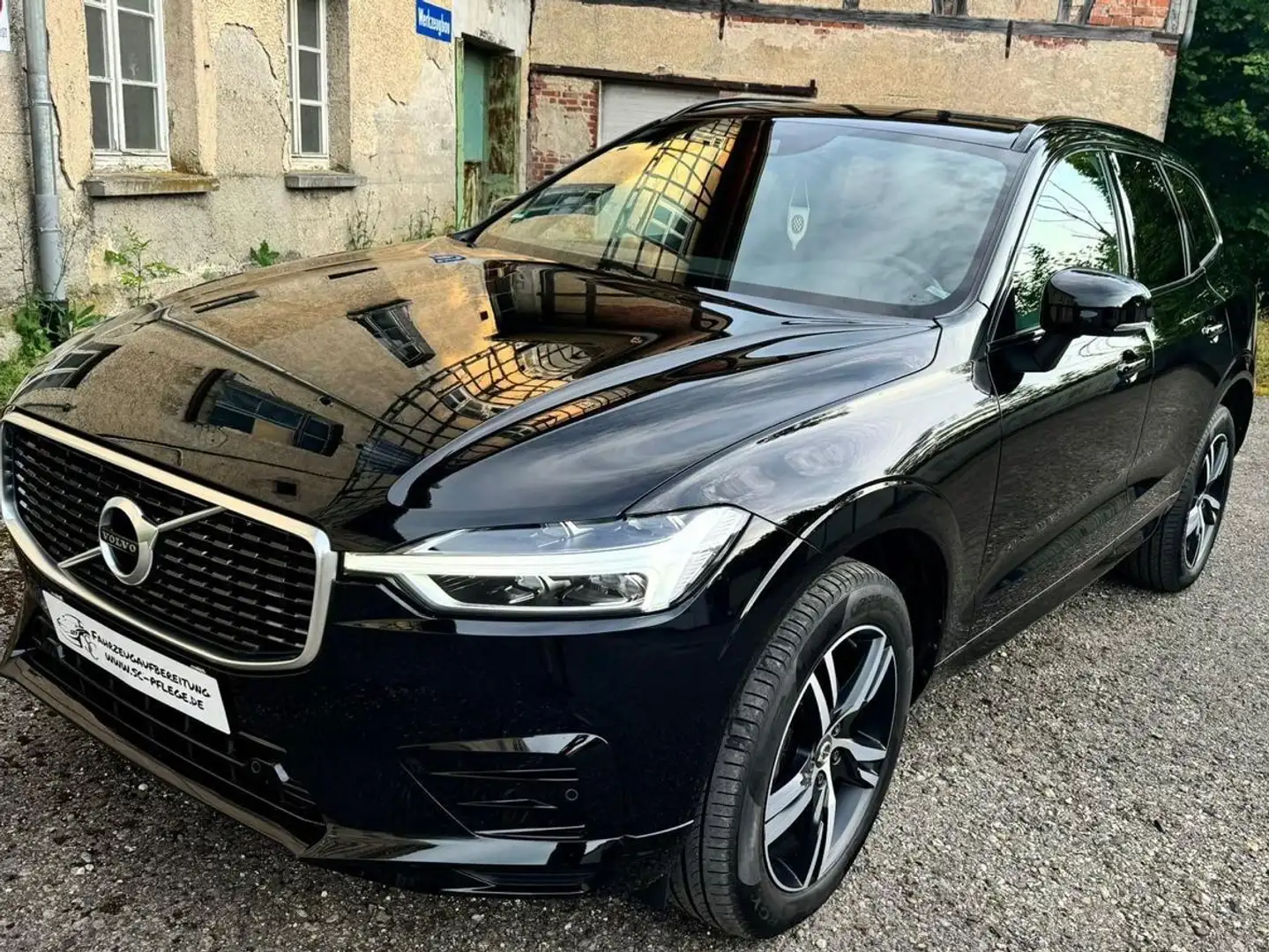 Volvo XC60 R Design 2WD Schwarz - 1
