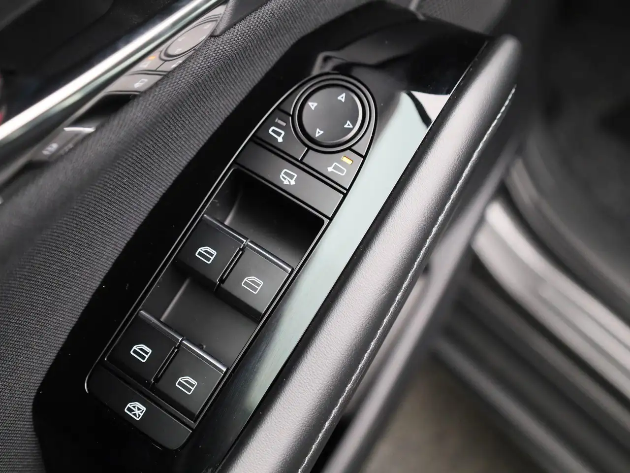 Mazda CX-30 2.0 e-Skyactiv X 137kW Skydrive Business, миниатюра 28