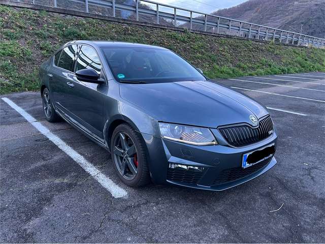 Imagine Skoda Octavia Octavia III 2.0 TSI (Green tec) DSG RS