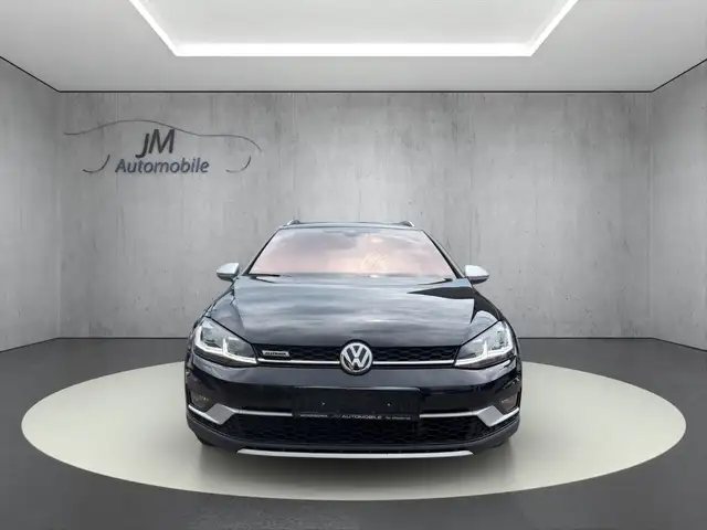 Volkswagen Golf view 2