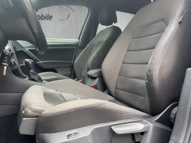 Volkswagen Golf view 9