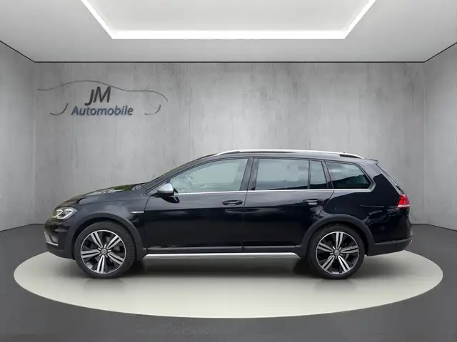 Volkswagen Golf view 4