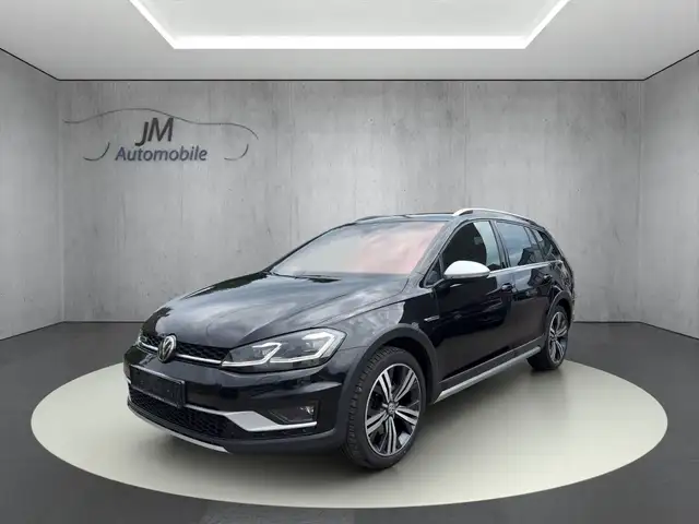 Volkswagen Golf view 3