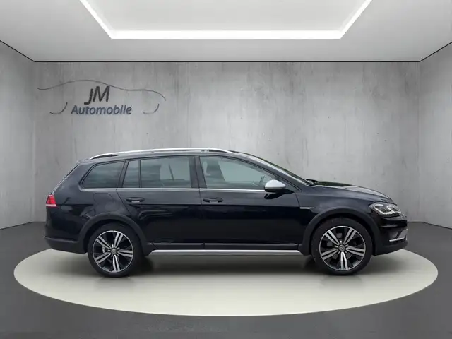 Volkswagen Golf view 5