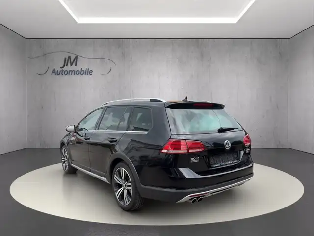 Volkswagen Golf view 6
