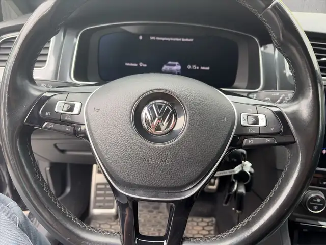 Volkswagen Golf view 10