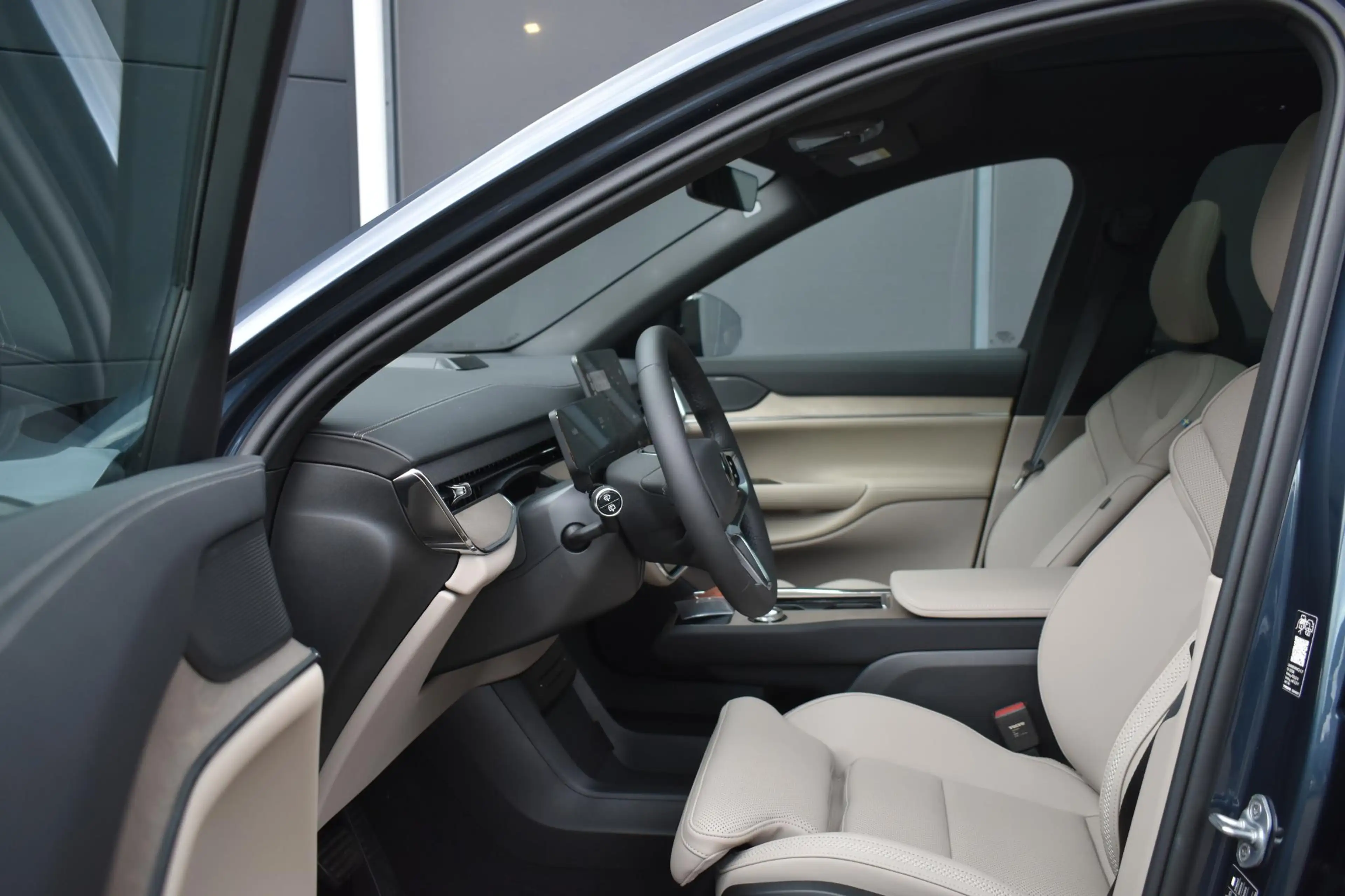 Volvo EX90 Single Motor Plus 7p. 92 kWh | 800 Volt | Stoelven — photo 12