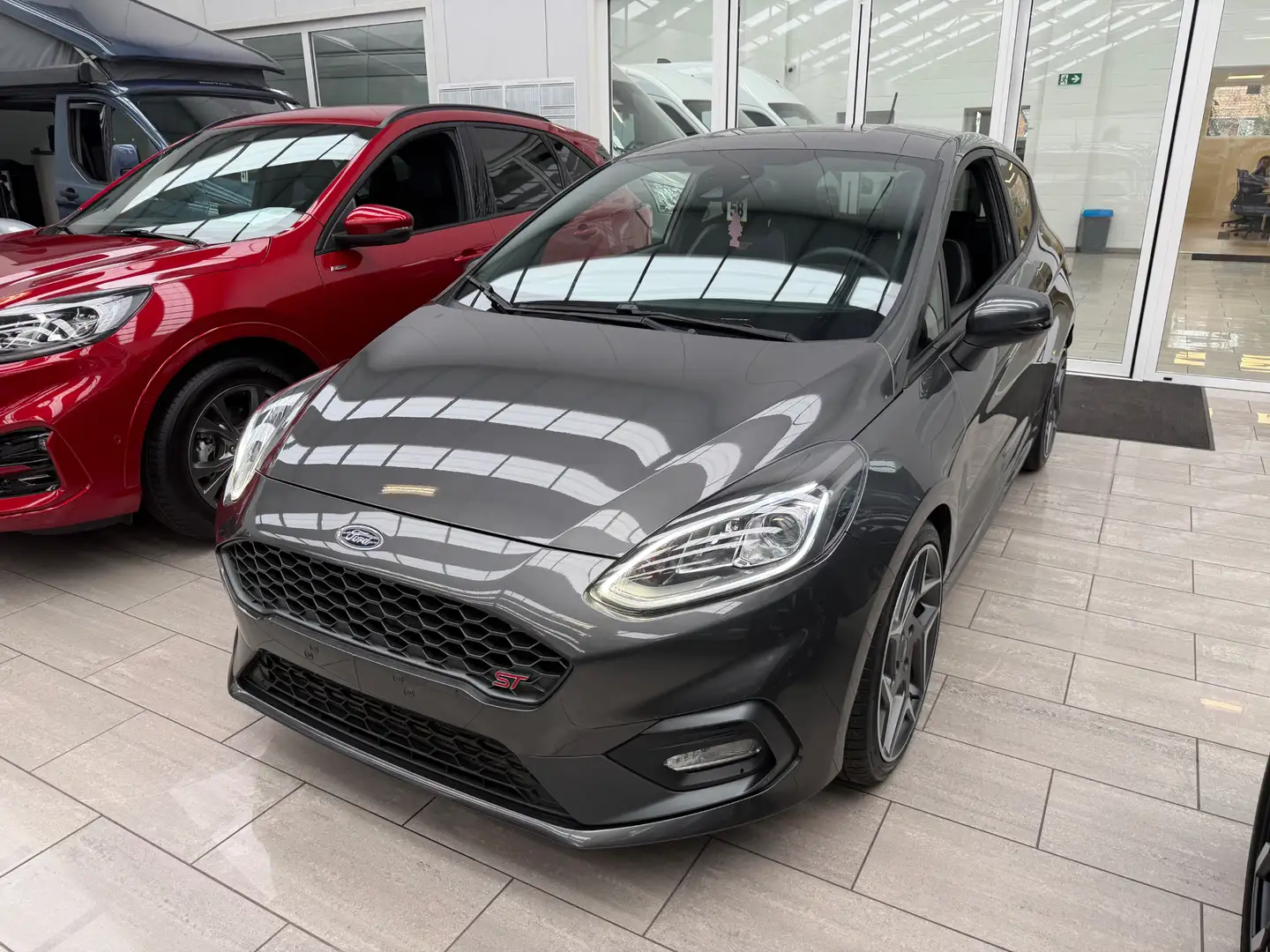 Ford Fiesta Schwarz - 1