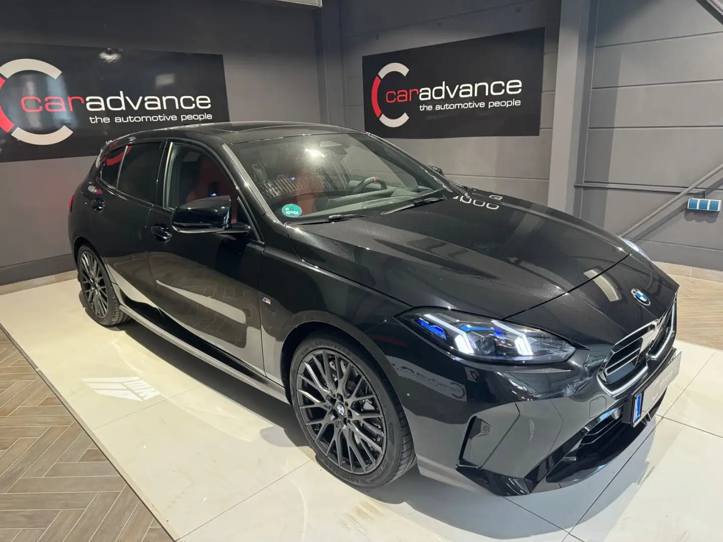 BMW 135 1 Limousine M135 xDrive Schwarz - 2