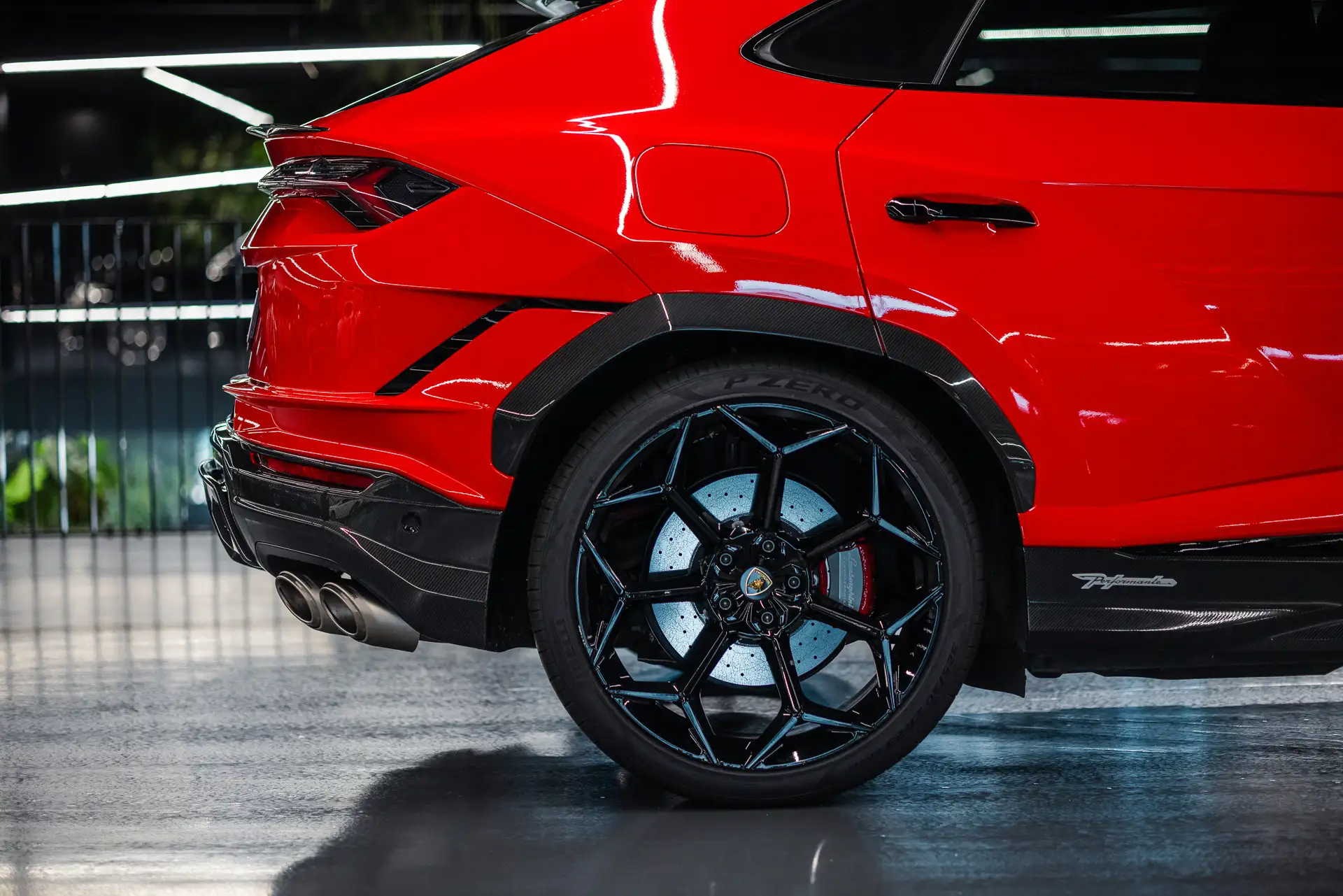람보르기니 우루스 4.0 V8 Biturbo Plug-in Hybrid 2025 빨강 사진 8