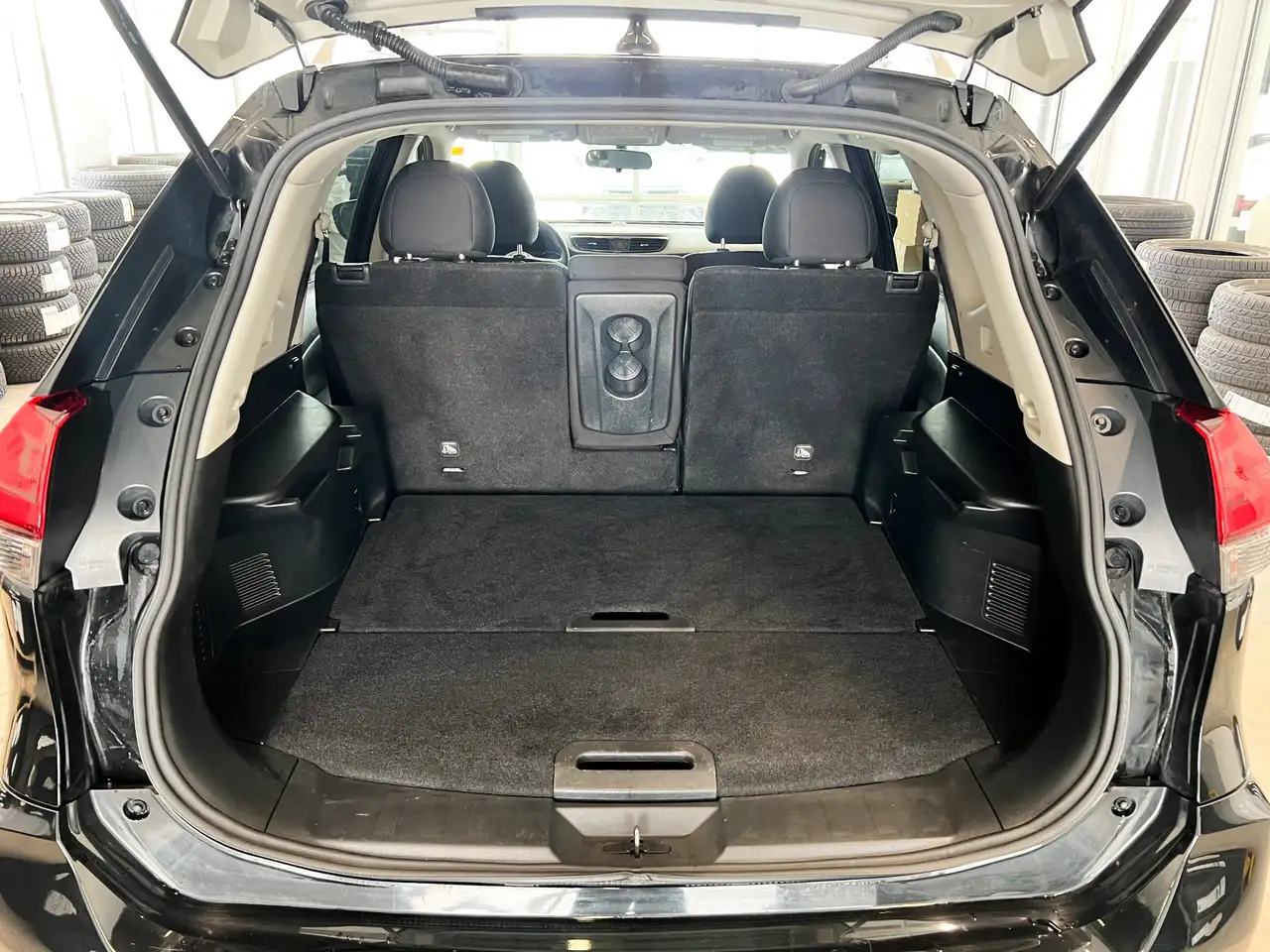 Nissan Rogue снимка Nissan Rogue