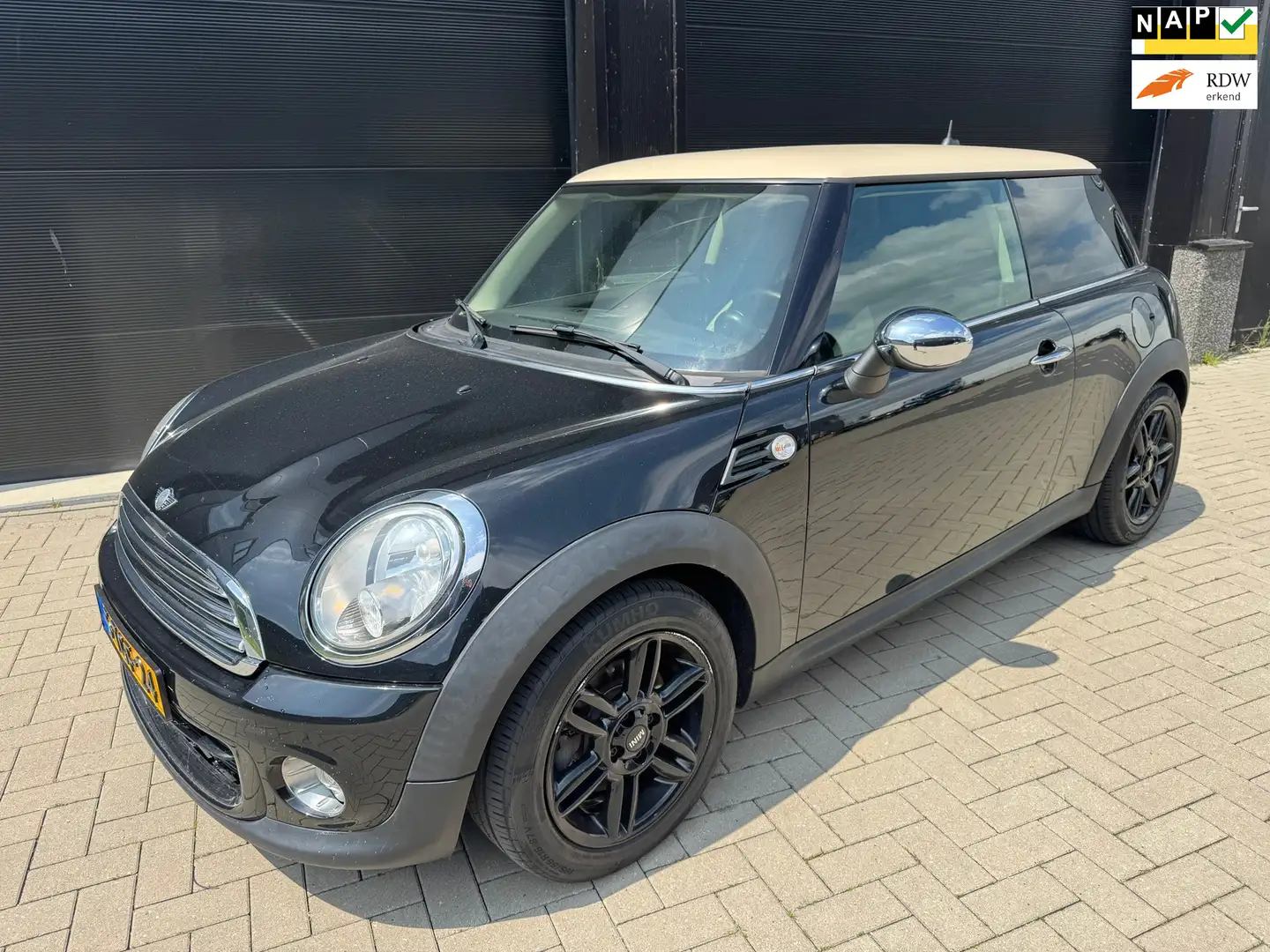MINI One 1.6 55Kw/75Pk Chili Black - 1