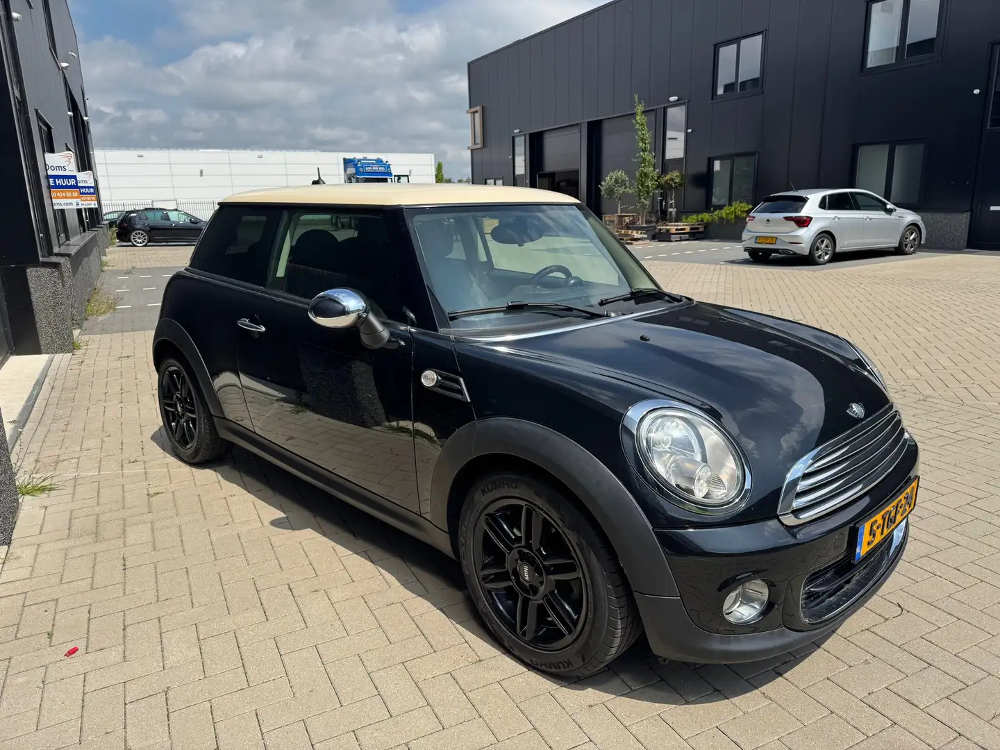 MINI One 1.6 55Kw/75Pk Chili Black - 2
