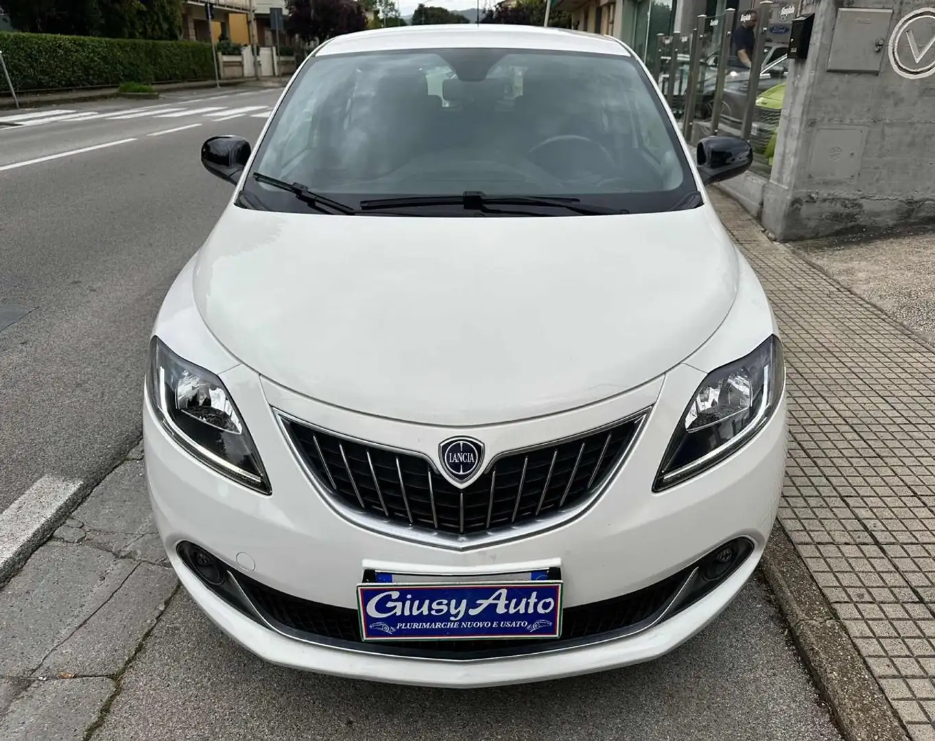 Lancia Ypsilon 1.0 FireFly 5 porte S&S Hybrid Gold Bianco - 2