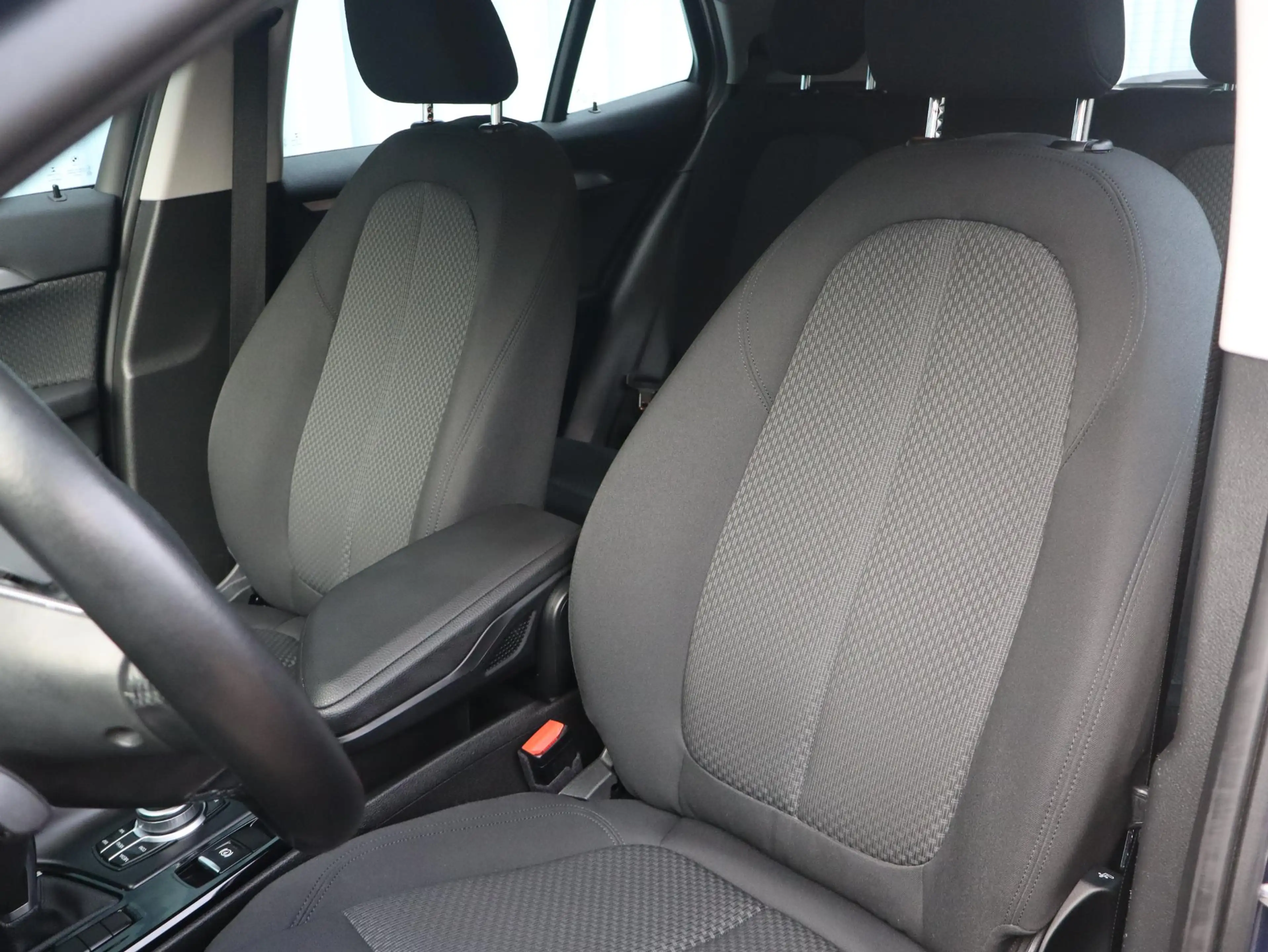 BMW X2 sDrive18i AUTOMAAT | LAGE KM-STAND | NAVI | CLIMA — photo 8